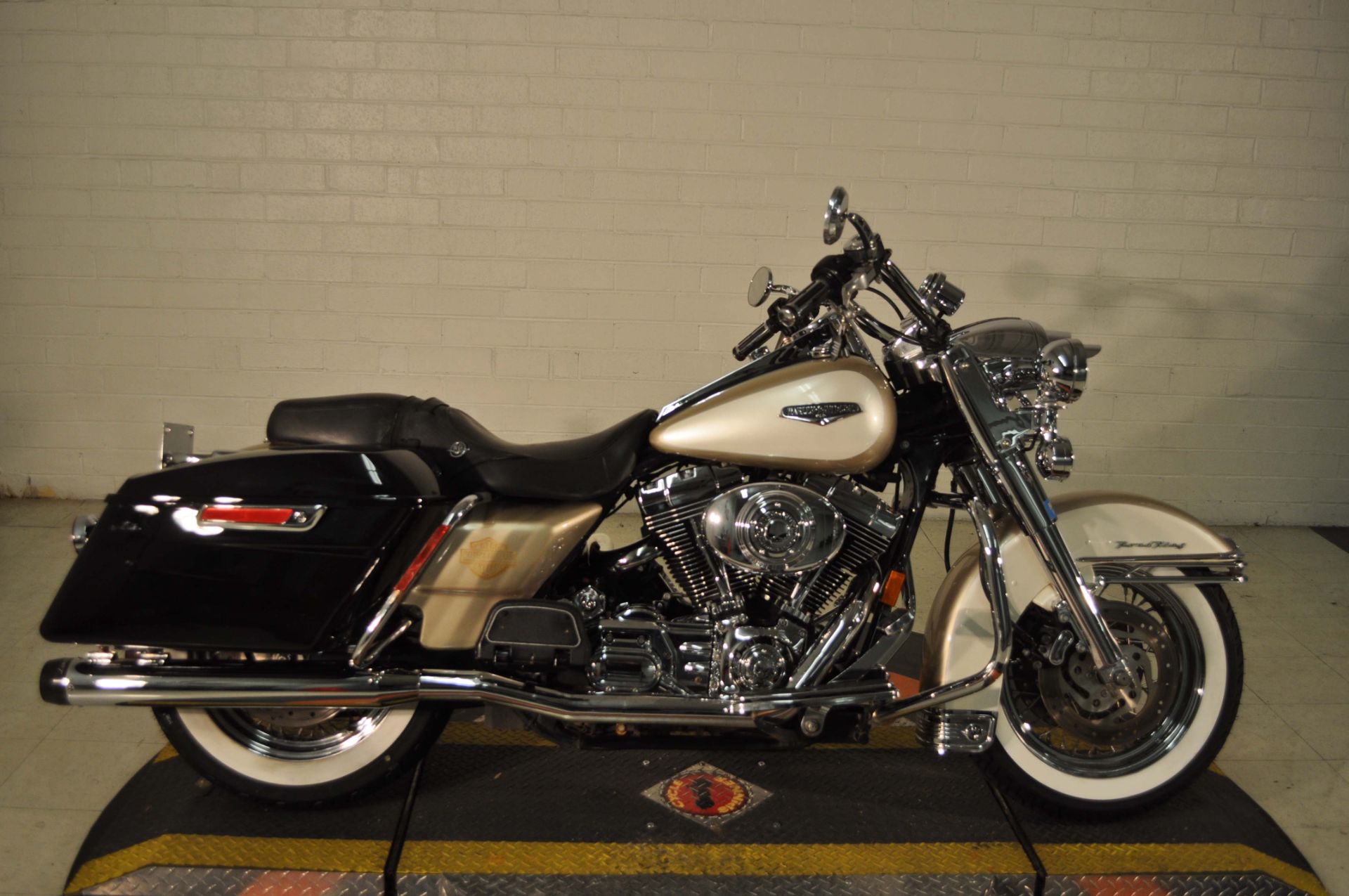2005 Harley-Davidson FLHRCI Road King® Classic in Winston Salem, North Carolina - Photo 1