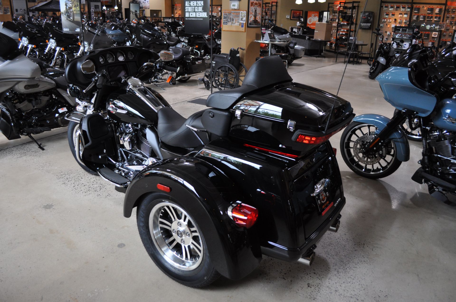 2021 Harley-Davidson Tri Glide® Ultra in Winston Salem, North Carolina - Photo 10