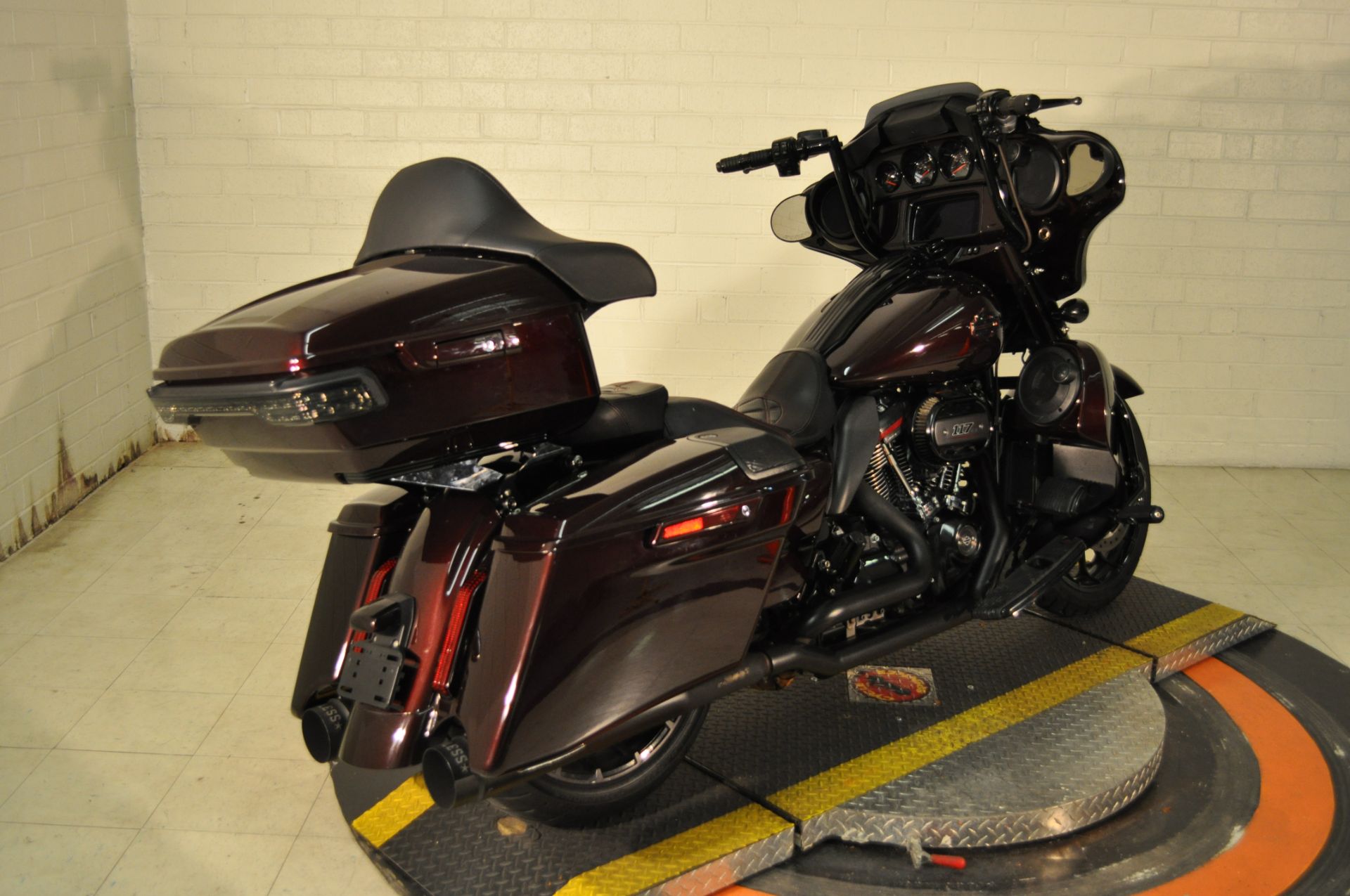 2019 Harley-Davidson CVO™ Street Glide® in Winston Salem, North Carolina - Photo 2
