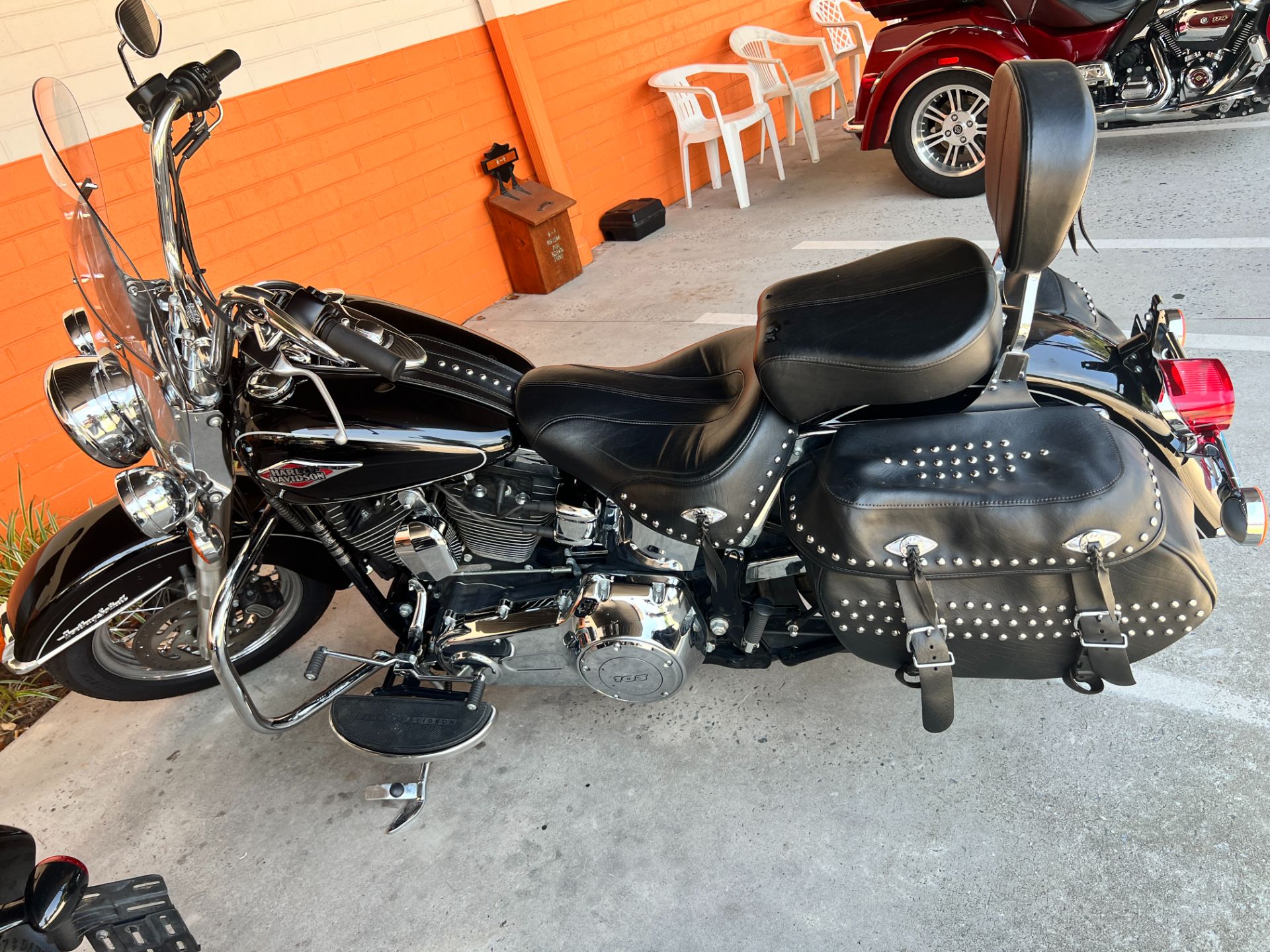 2015 Harley-Davidson 1200 Custom in Winston Salem, North Carolina - Photo 2