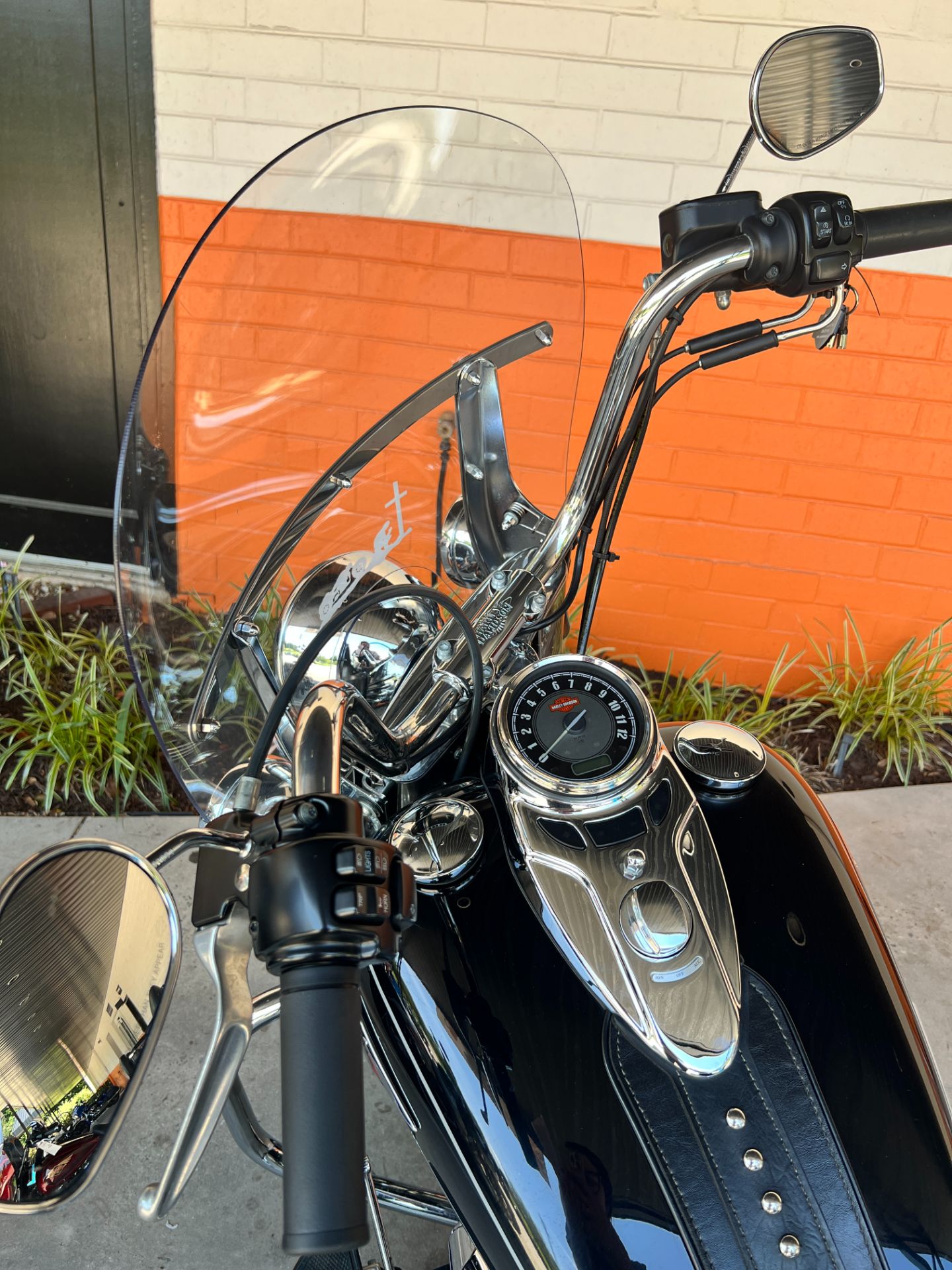 2015 Harley-Davidson 1200 Custom in Winston Salem, North Carolina - Photo 8