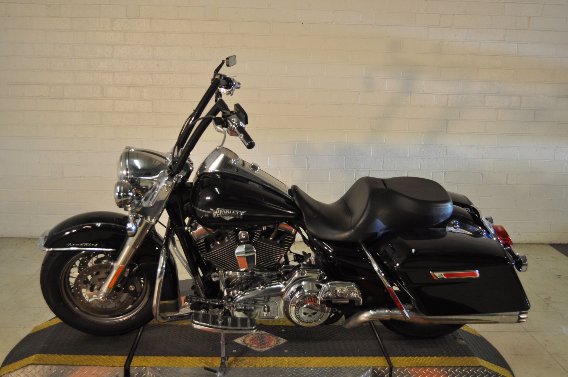 2012 Harley-Davidson Road King® Classic in Winston Salem, North Carolina - Photo 19
