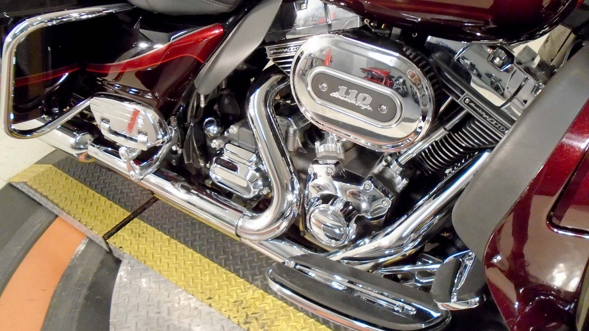 2013 Harley-Davidson CVO™ Ultra Classic® Electra Glide® in Winston Salem, North Carolina - Photo 19