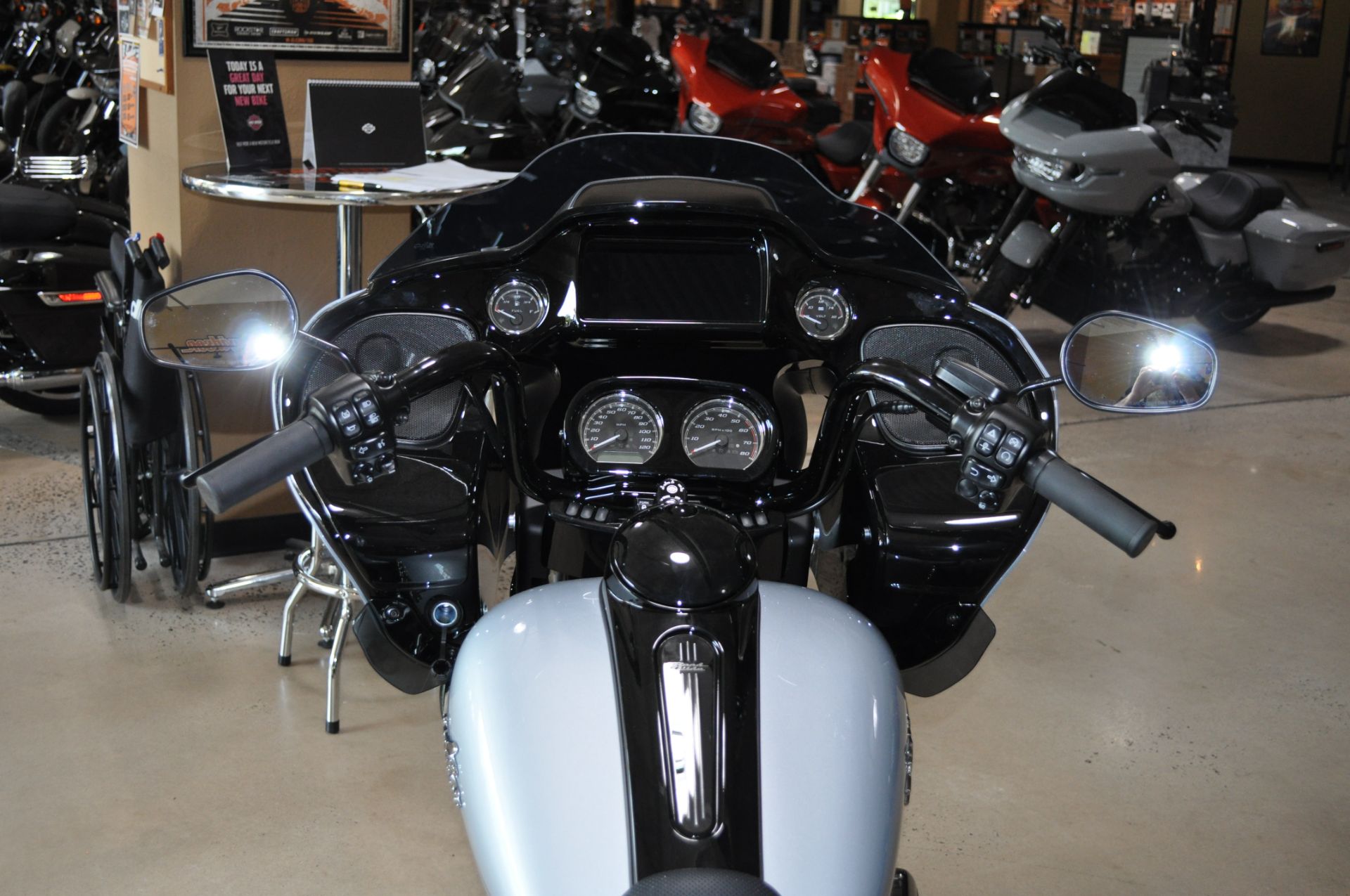 2024 Harley-Davidson Road Glide® 3 in Winston Salem, North Carolina - Photo 8