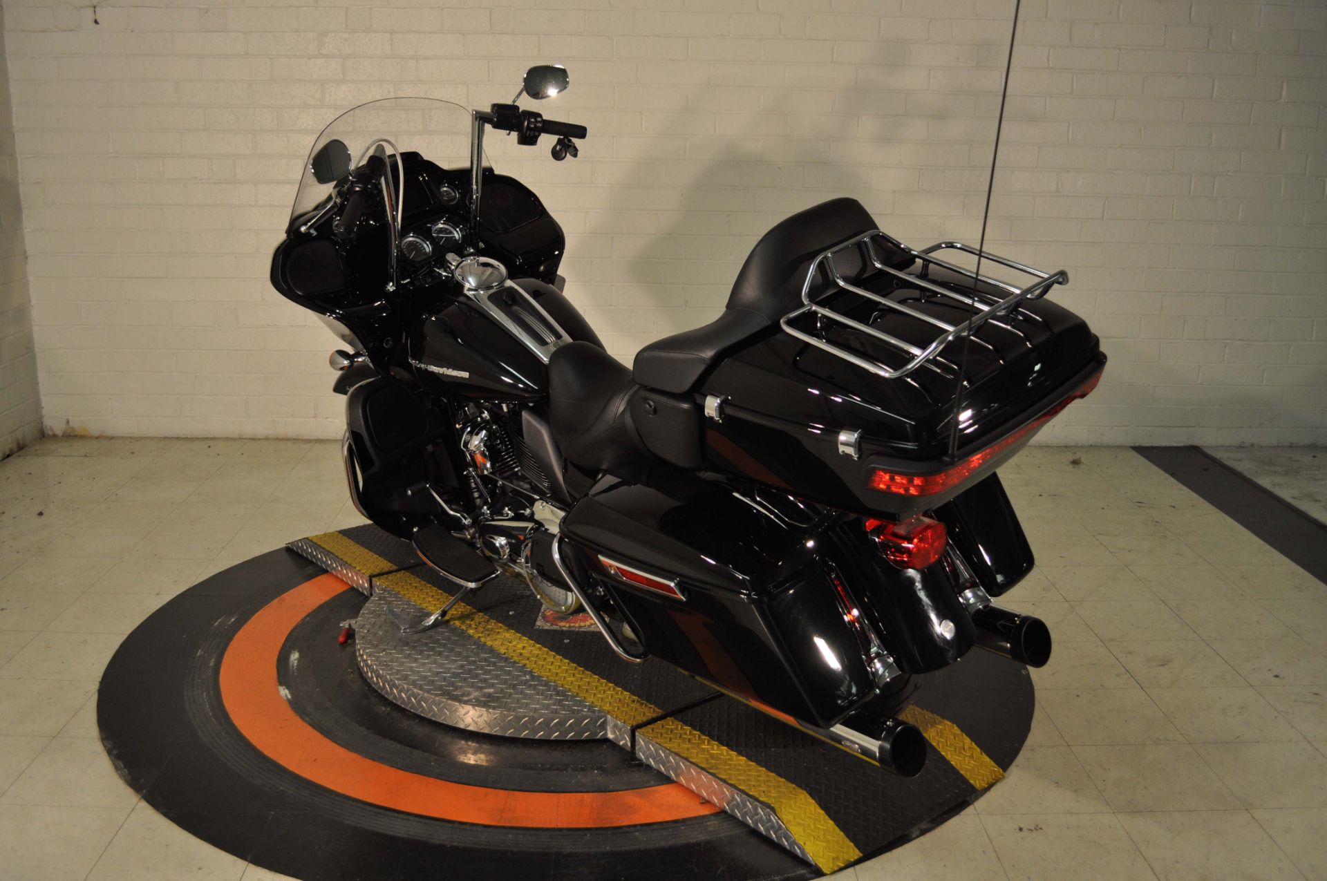2021 Harley-Davidson Road Glide® Limited in Winston Salem, North Carolina - Photo 4