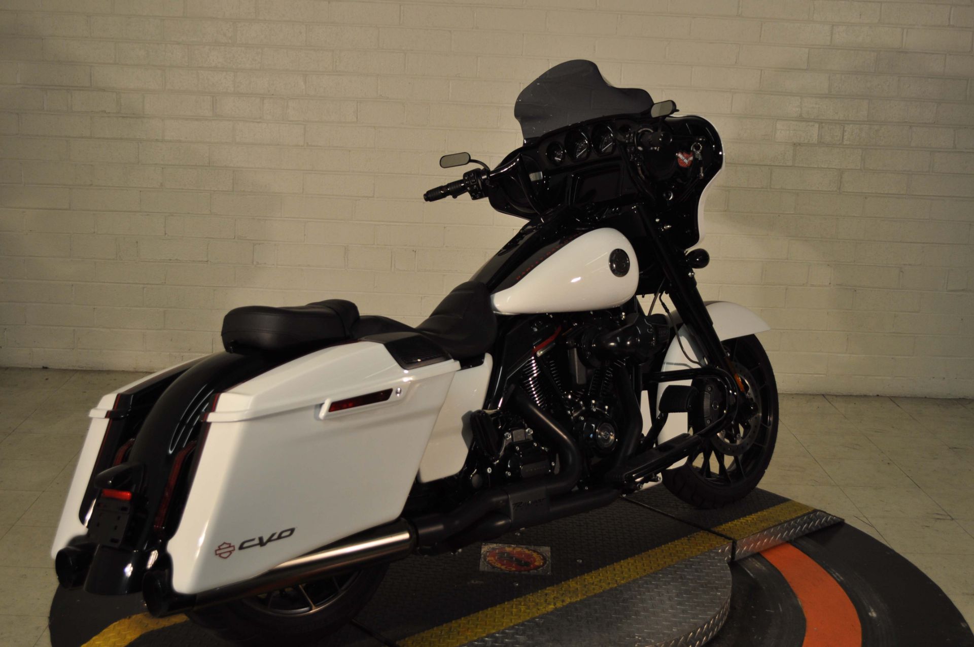 2021 Harley-Davidson CVO™ Street Glide® in Winston Salem, North Carolina - Photo 2
