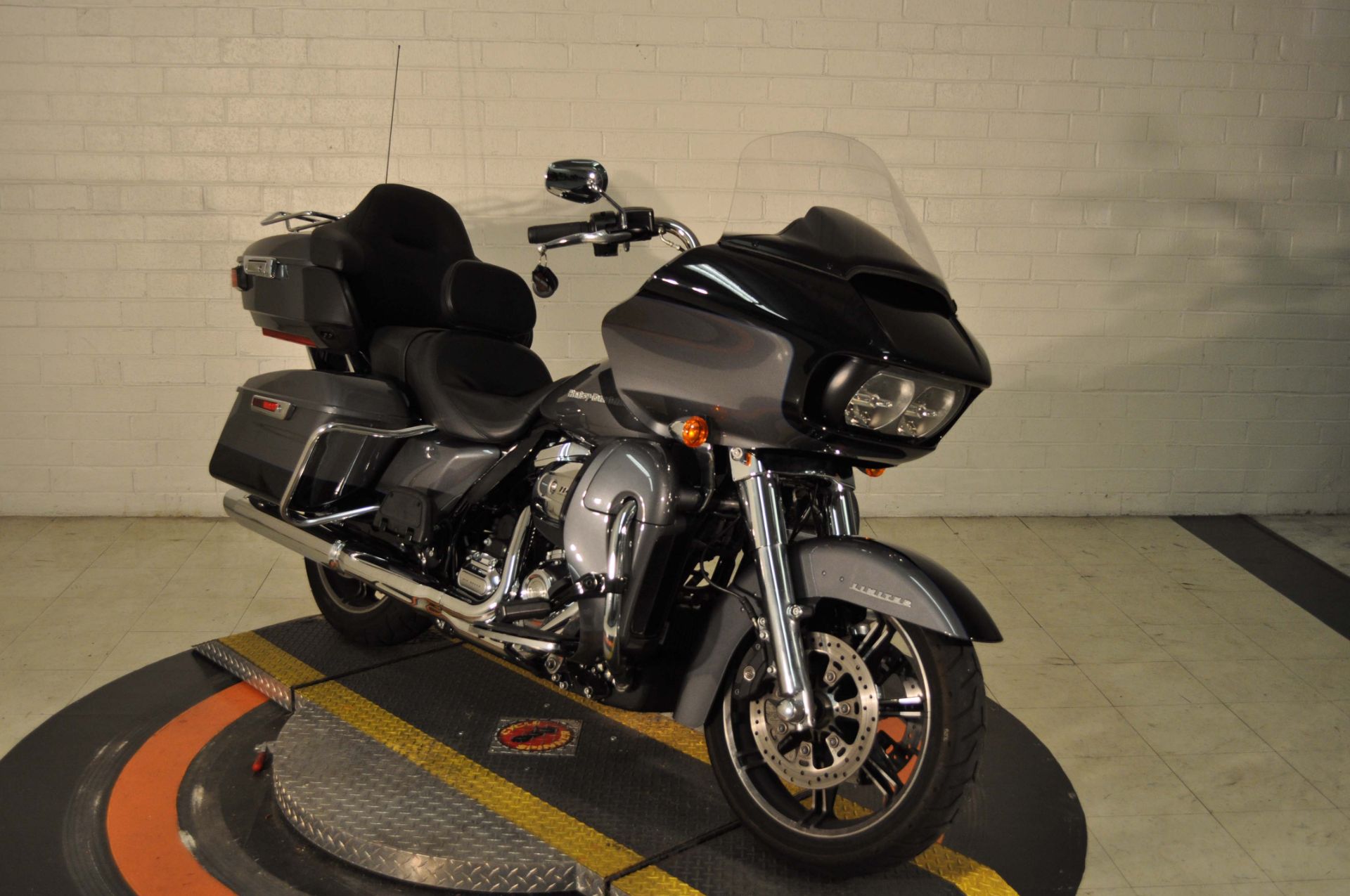 2022 Harley-Davidson Road Glide® Limited in Winston Salem, North Carolina - Photo 9