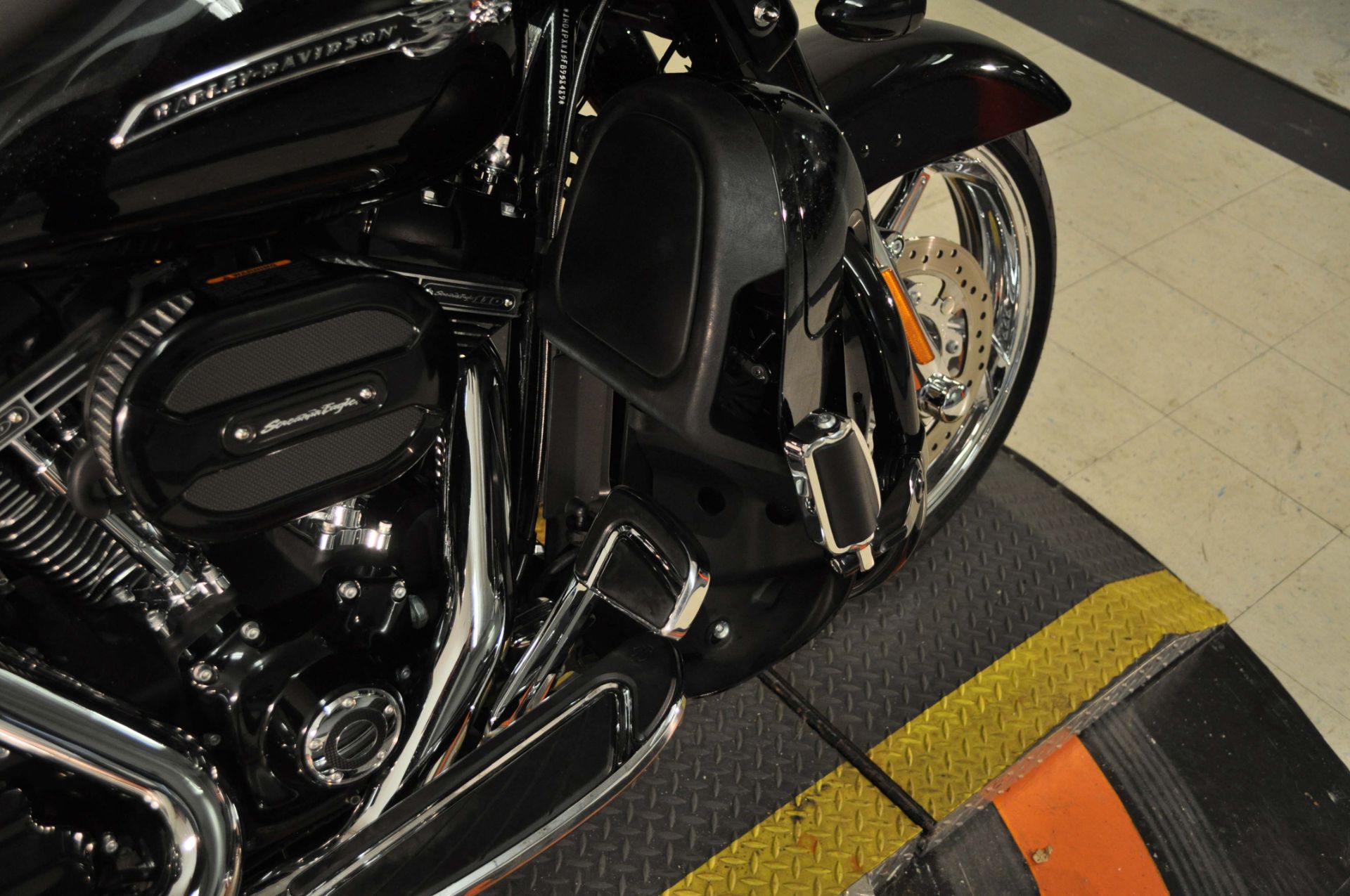 2015 Harley-Davidson CVO™ Street Glide® in Winston Salem, North Carolina - Photo 15