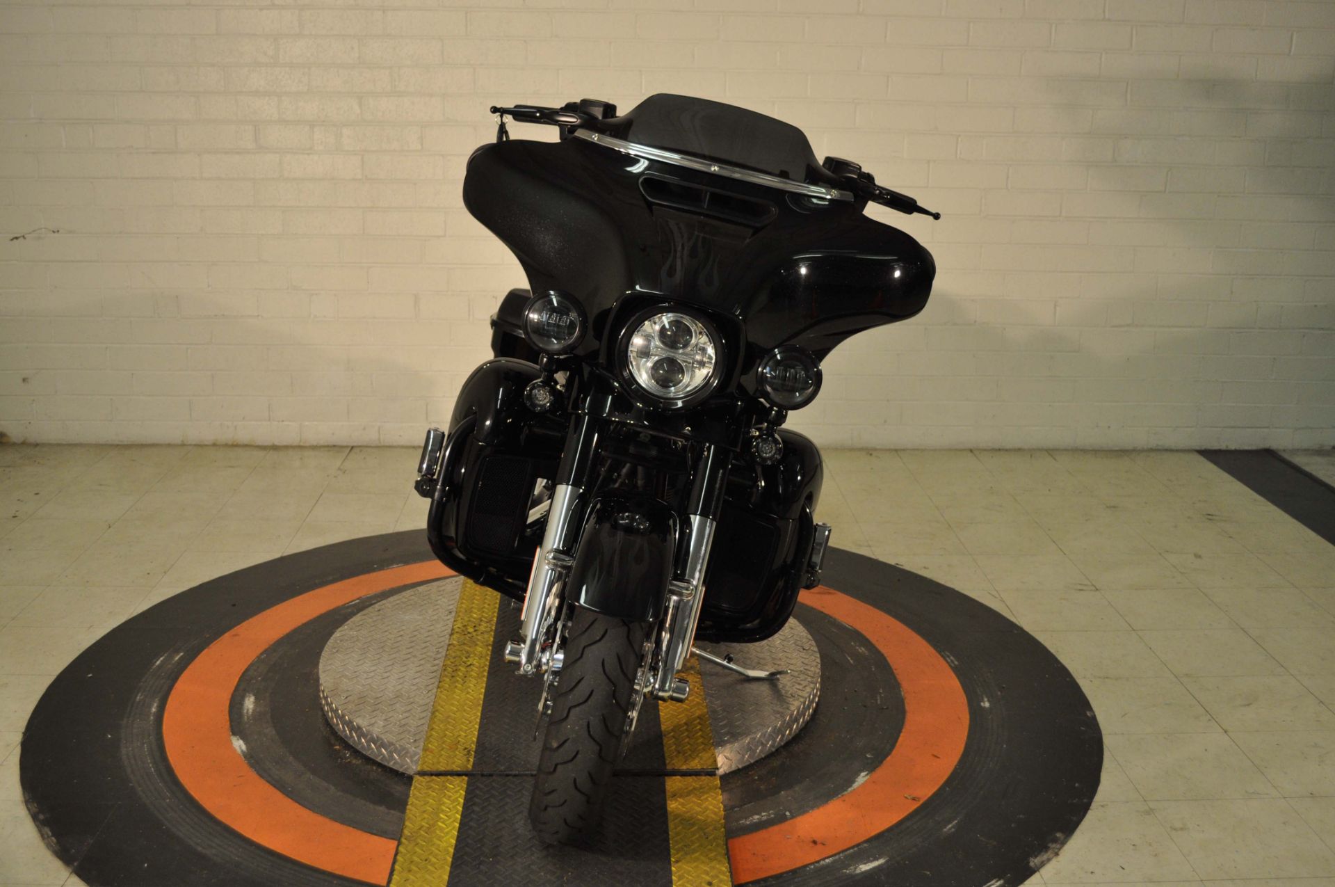 2015 Harley-Davidson CVO™ Street Glide® in Winston Salem, North Carolina - Photo 8
