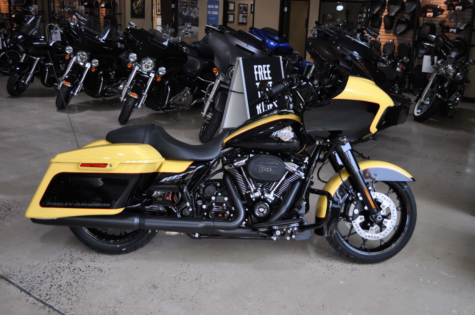 2023 Harley-Davidson Road Glide® Special in Winston Salem, North Carolina - Photo 2