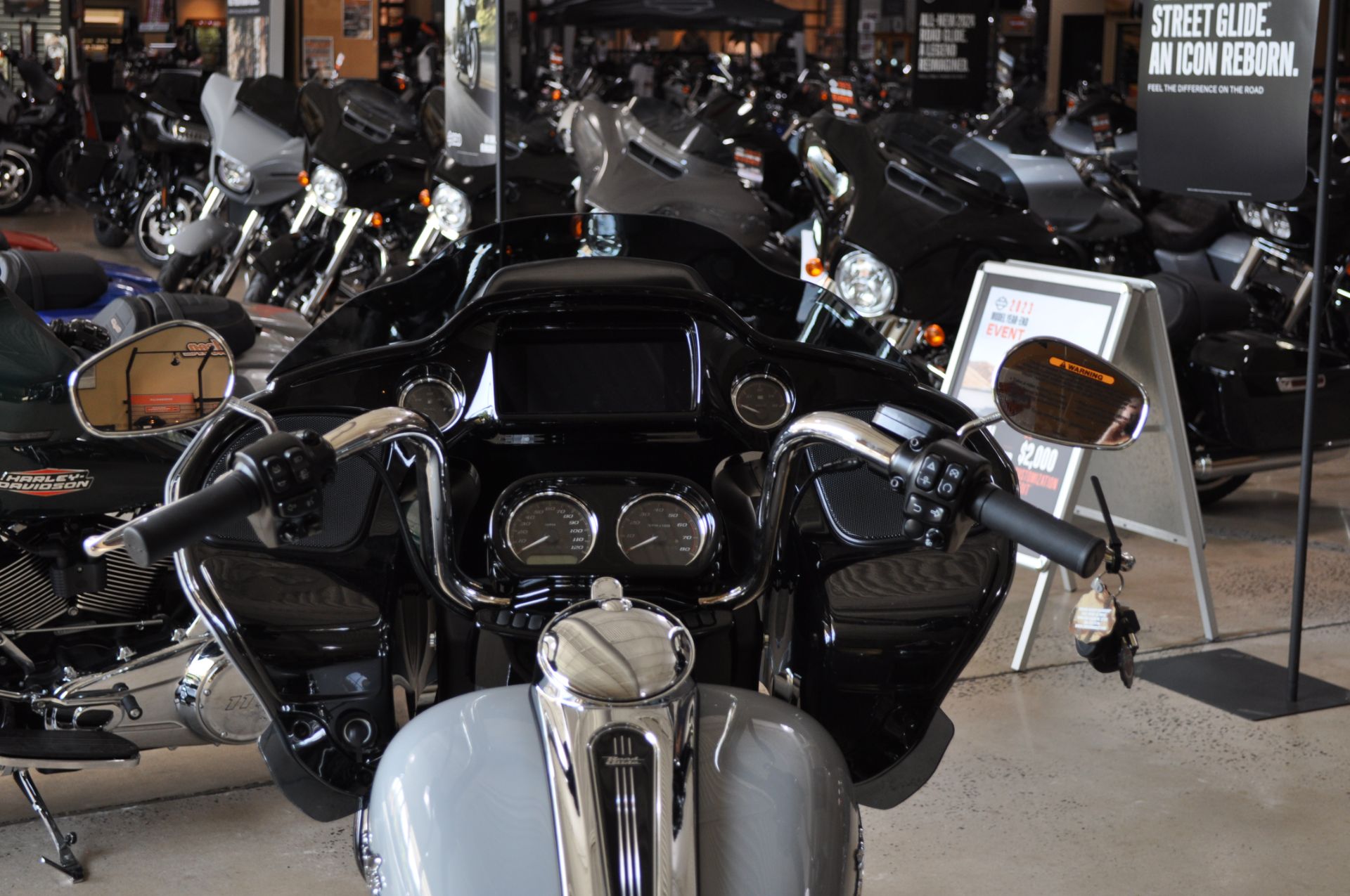 2024 Harley-Davidson Road Glide® 3 in Winston Salem, North Carolina - Photo 9