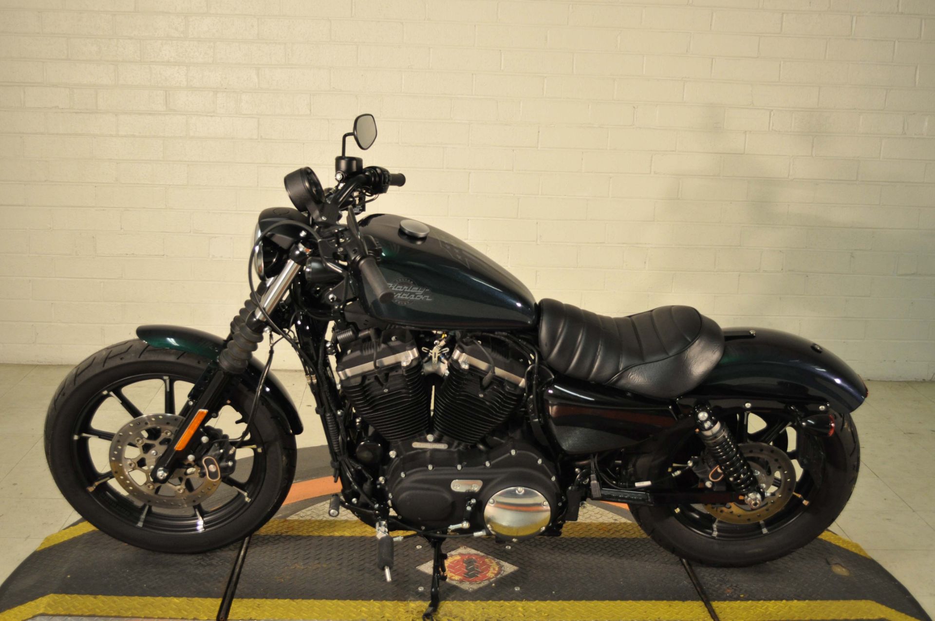 2021 Harley-Davidson Iron 883™ in Winston Salem, North Carolina - Photo 5