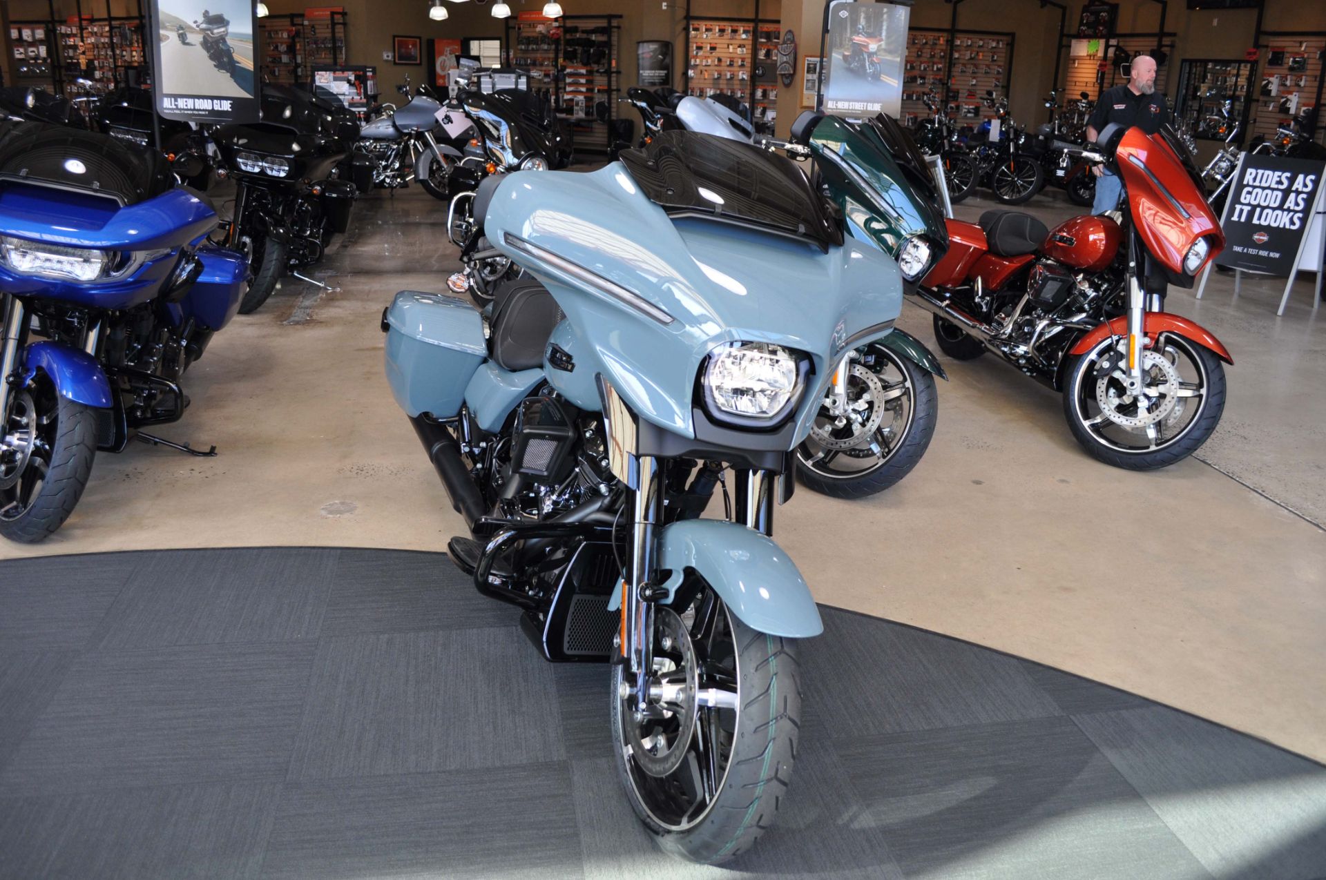 2024 Harley-Davidson Street Glide® in Winston Salem, North Carolina - Photo 2