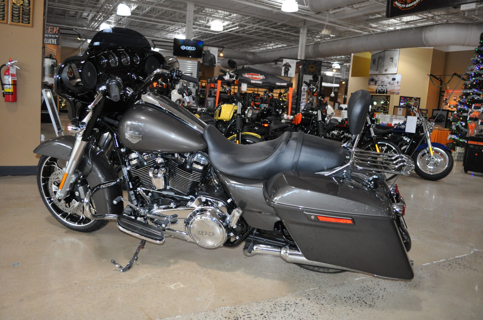 2023 Harley-Davidson Street Glide® Special in Winston Salem, North Carolina - Photo 3