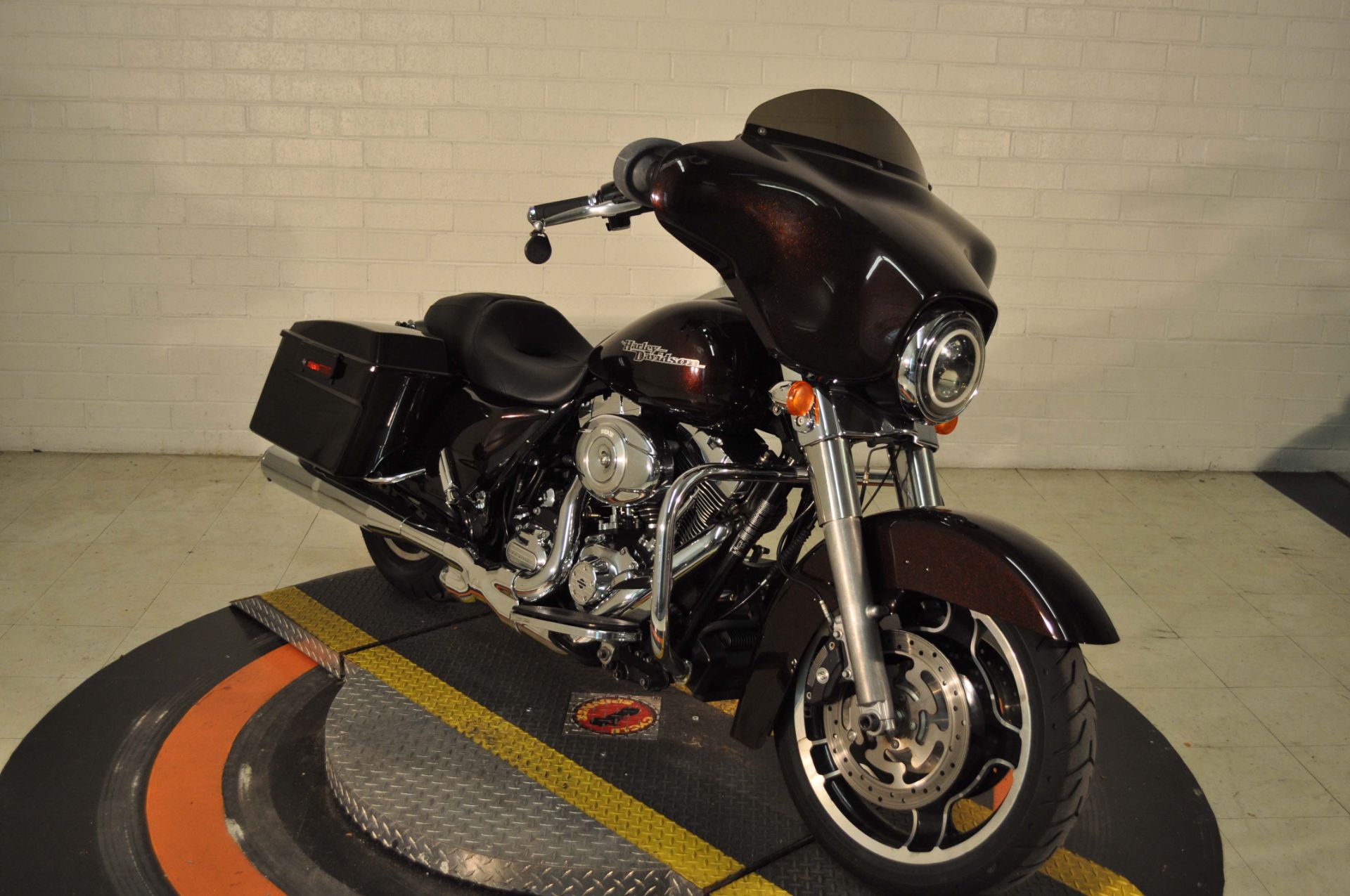 2011 Harley-Davidson Street Glide® in Winston Salem, North Carolina - Photo 9