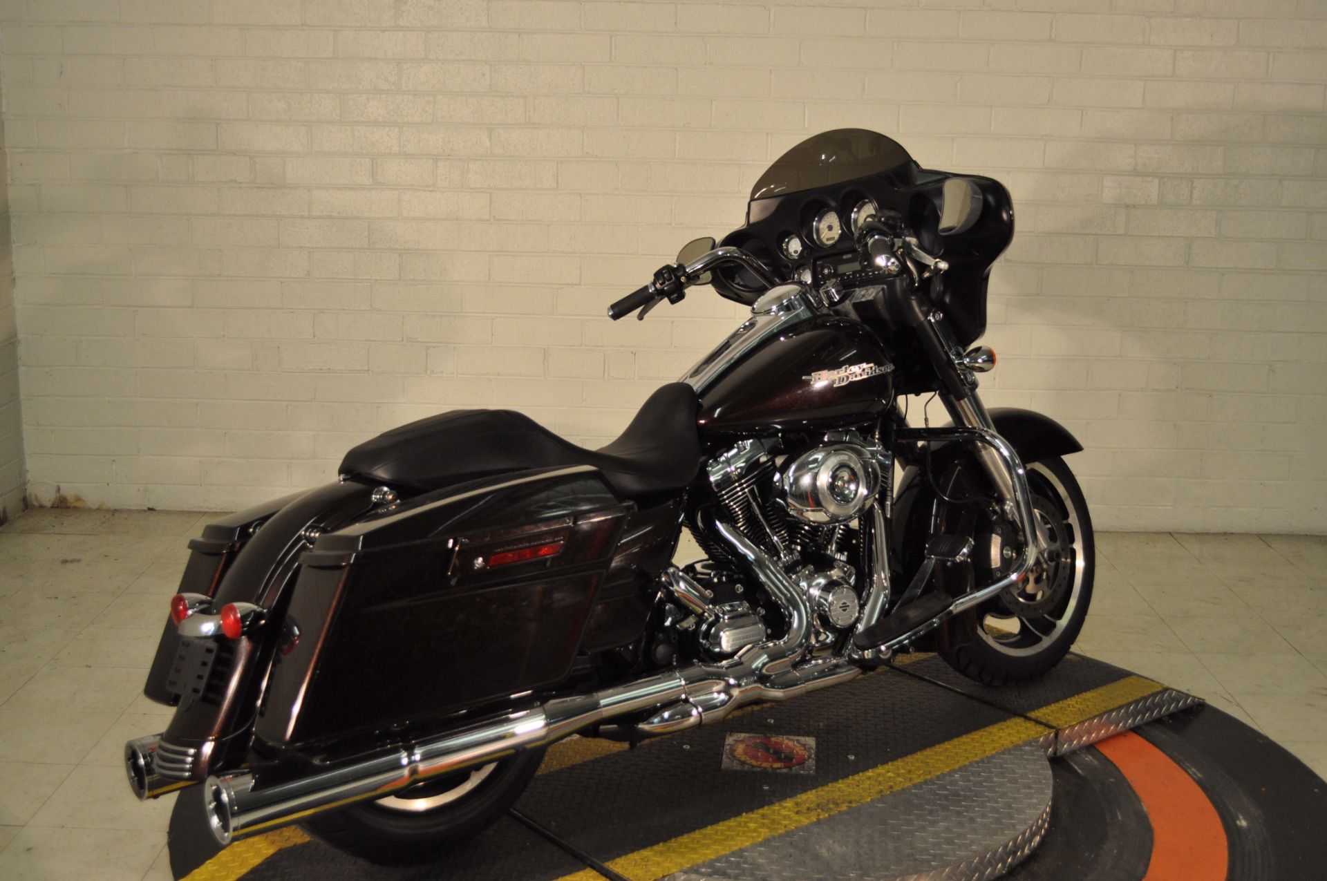 2011 Harley-Davidson Street Glide® in Winston Salem, North Carolina - Photo 2