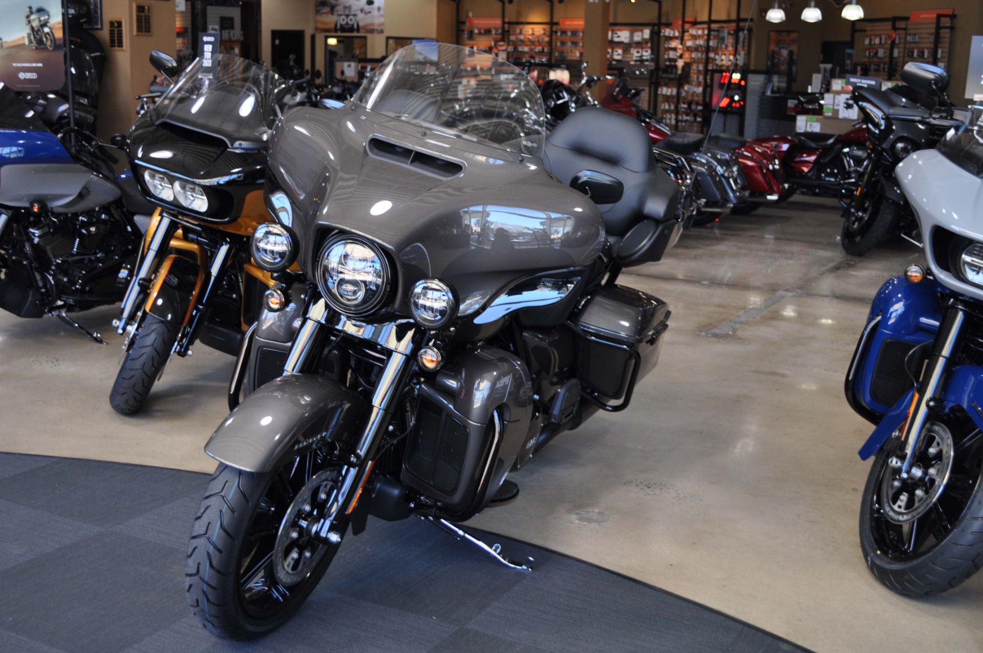 2023 Harley-Davidson Ultra Limited in Winston Salem, North Carolina - Photo 3