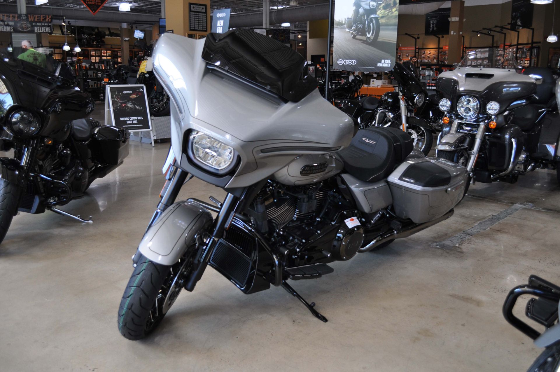 2023 Harley-Davidson CVO™ Street Glide® in Winston Salem, North Carolina - Photo 6