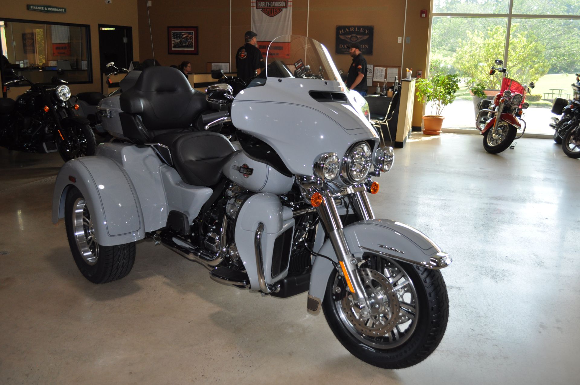 2024 Harley-Davidson Tri Glide® Ultra in Winston Salem, North Carolina - Photo 3