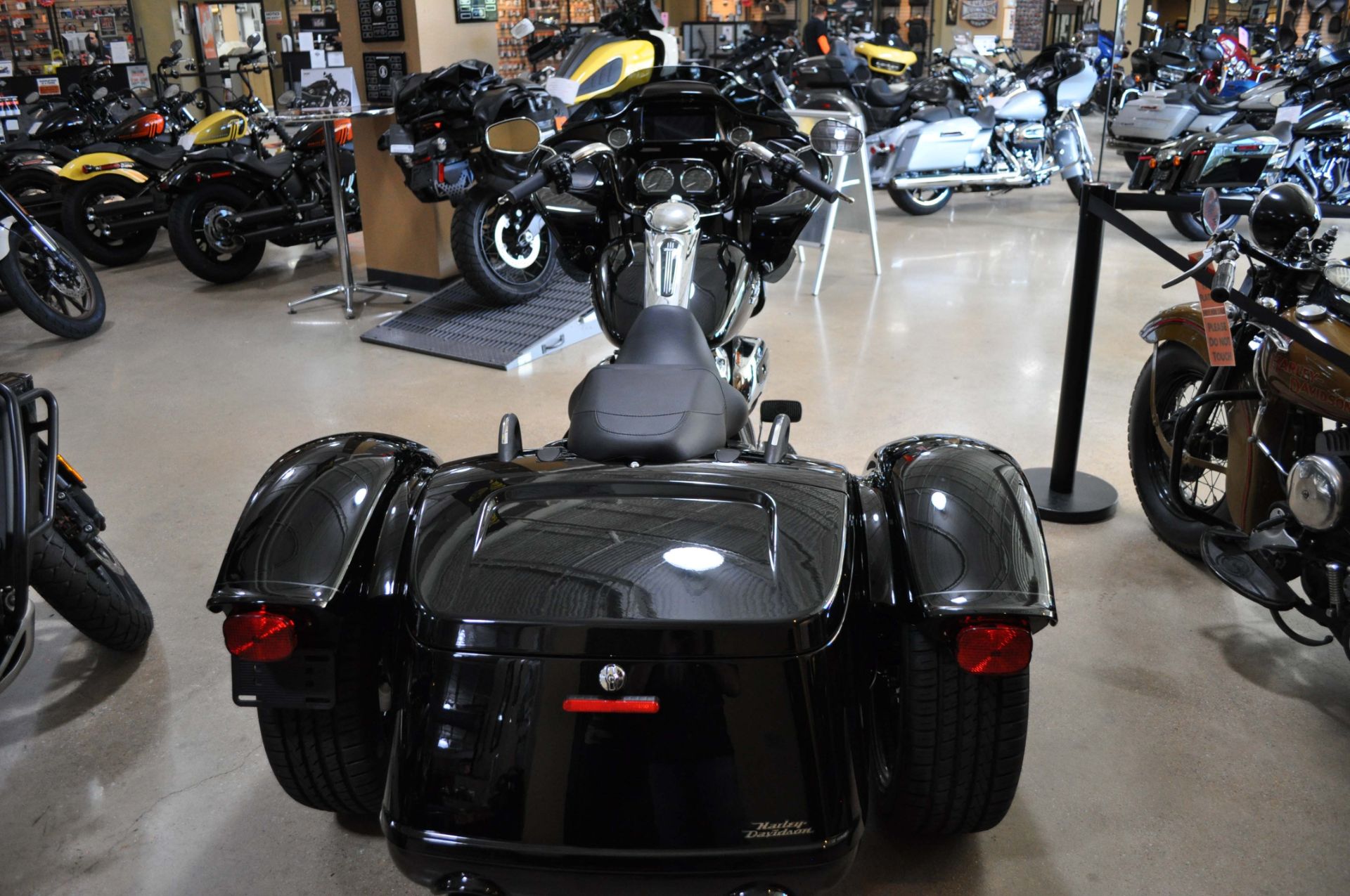 2023 Harley-Davidson Road Glide® 3 in Winston Salem, North Carolina - Photo 7