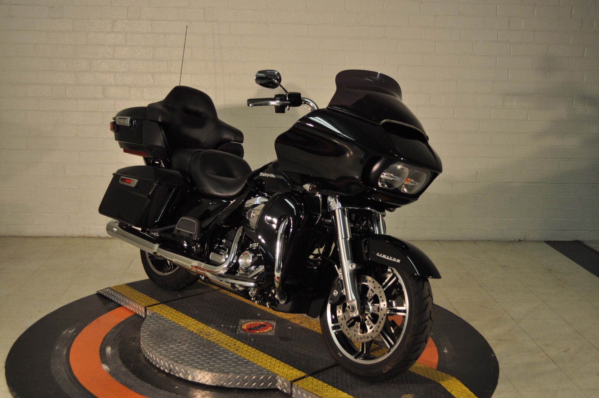 2020 Harley-Davidson Road Glide® Limited in Winston Salem, North Carolina - Photo 9