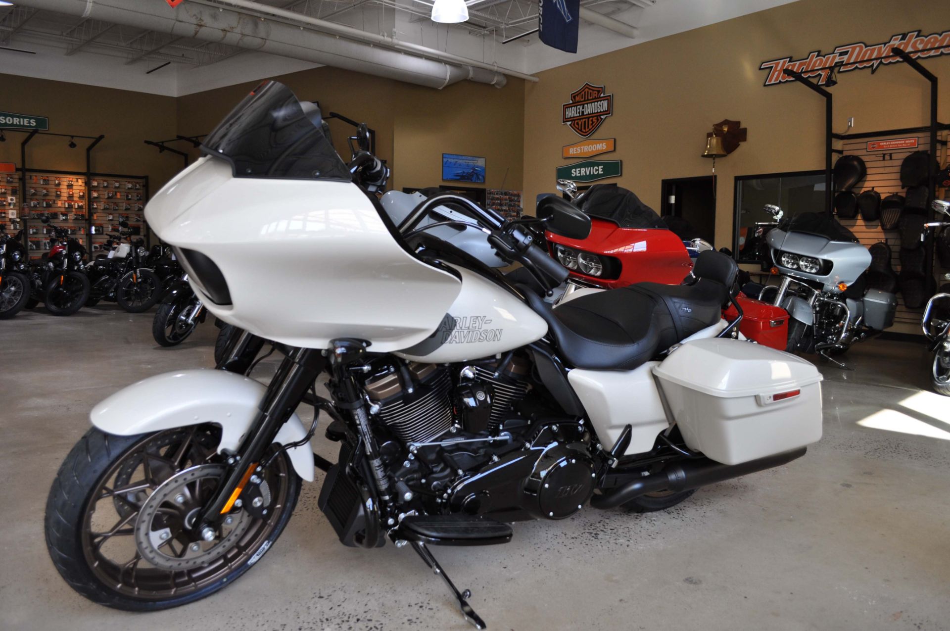 2023 Harley-Davidson Road Glide® ST in Winston Salem, North Carolina - Photo 4