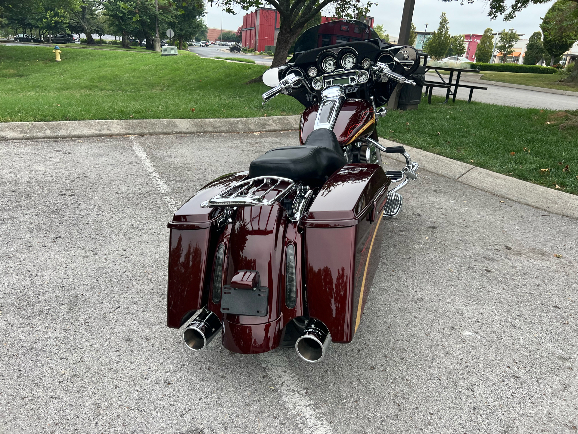 2010 Harley-Davidson CVO™ Street Glide® in Franklin, Tennessee - Photo 11