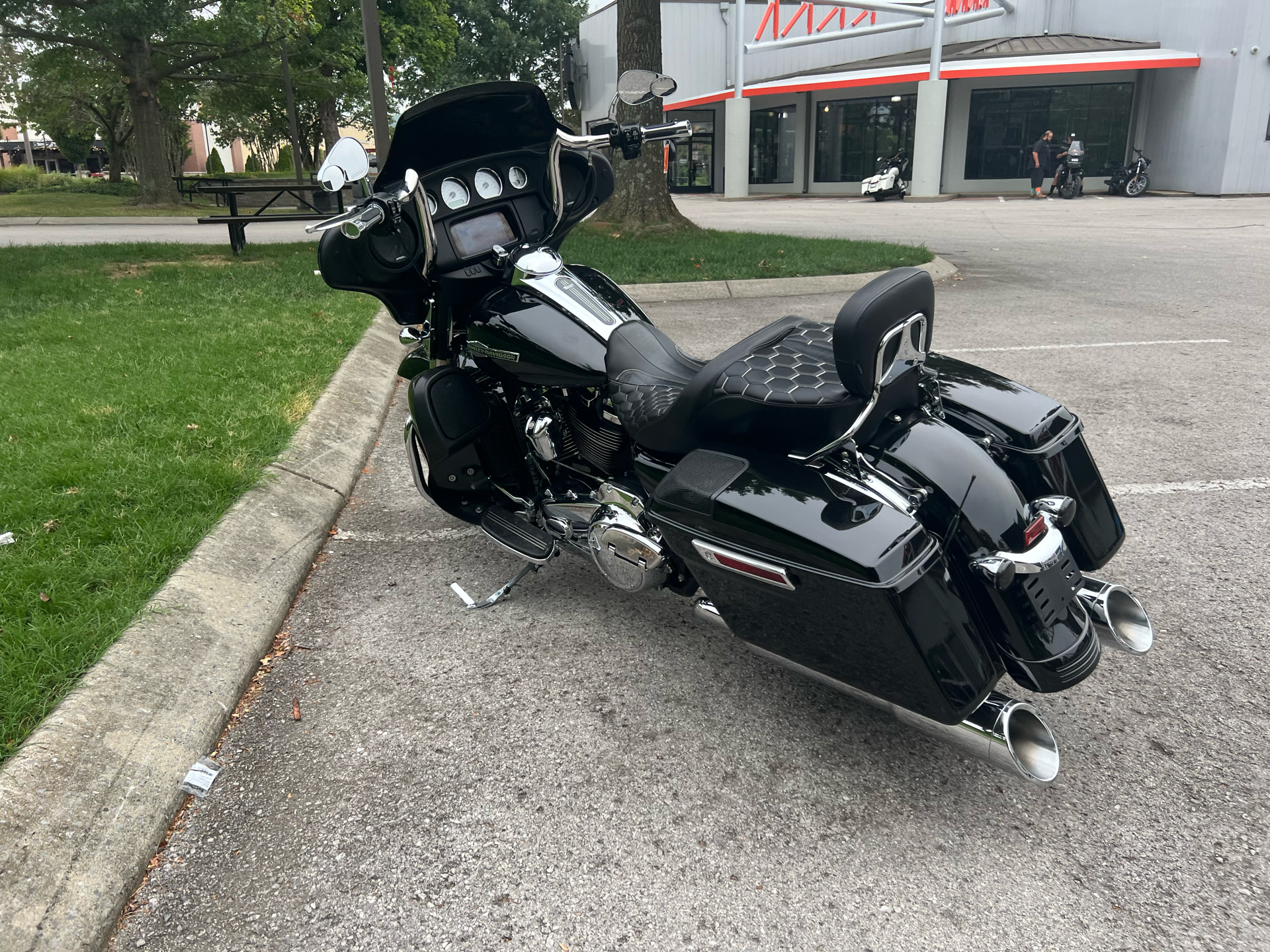 2021 Harley-Davidson Street Glide® in Franklin, Tennessee - Photo 19