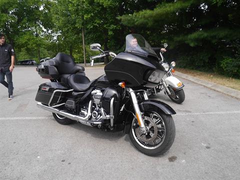 2017 Harley-Davidson Road Glide® Ultra in Franklin, Tennessee - Photo 3