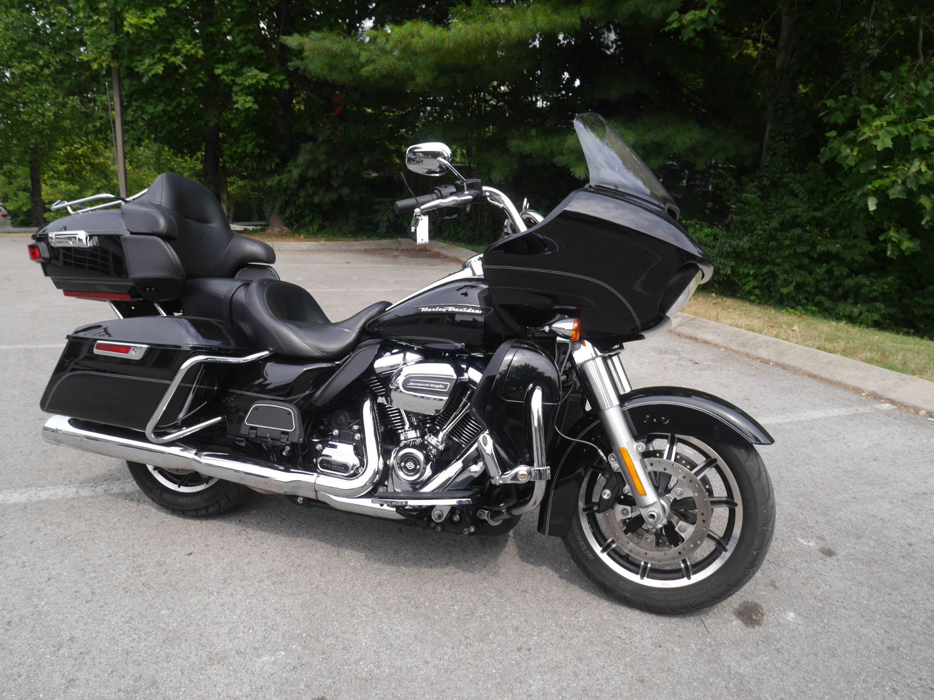 2017 Harley-Davidson Road Glide® Ultra in Franklin, Tennessee - Photo 5