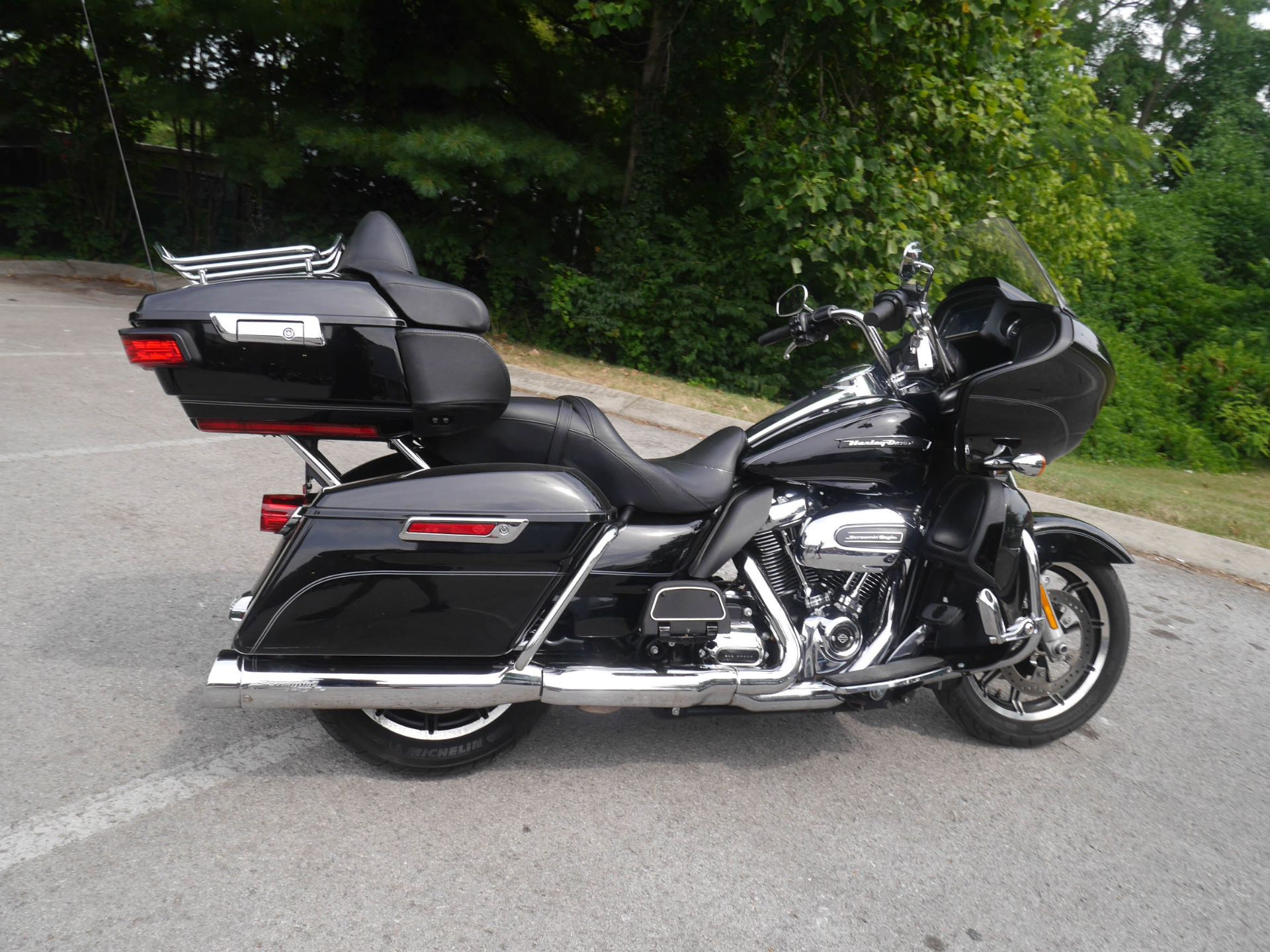2017 Harley-Davidson Road Glide® Ultra in Franklin, Tennessee - Photo 7