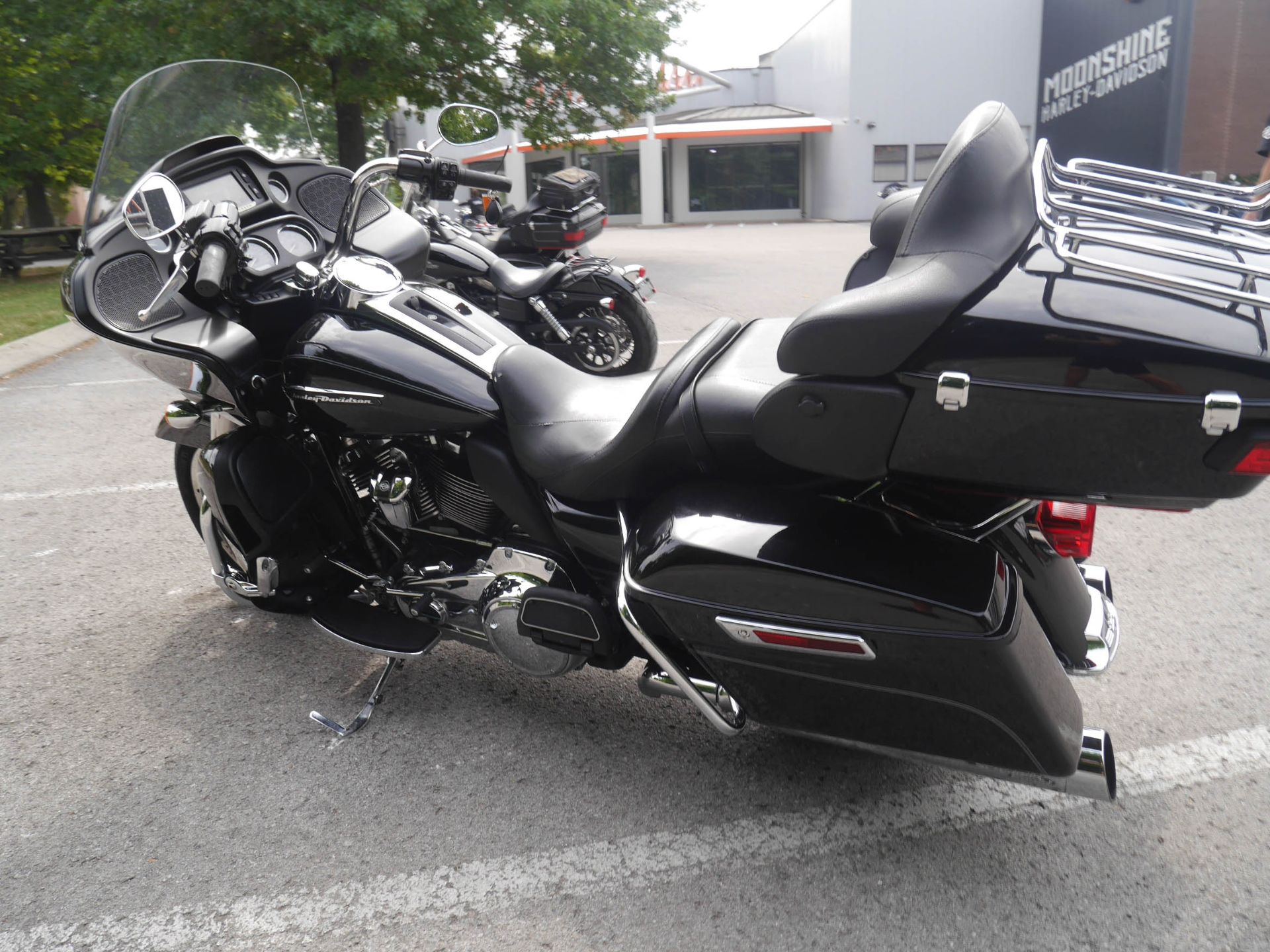 2017 Harley-Davidson Road Glide® Ultra in Franklin, Tennessee - Photo 14