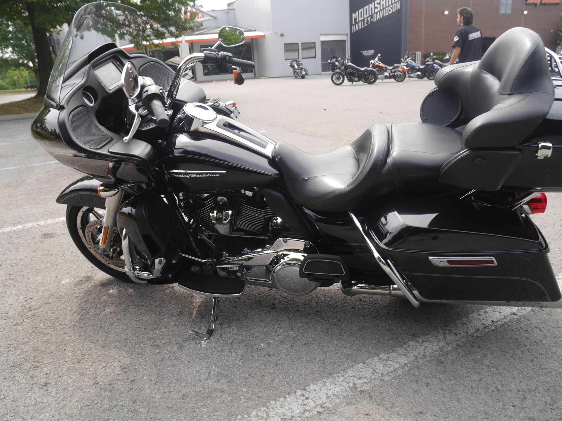2017 Harley-Davidson Road Glide® Ultra in Franklin, Tennessee - Photo 15