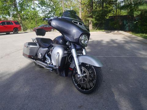 2019 Harley-Davidson CVO™ Street Glide® in Franklin, Tennessee - Photo 4