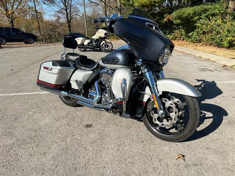2019 Harley-Davidson CVO™ Street Glide® in Franklin, Tennessee - Photo 8