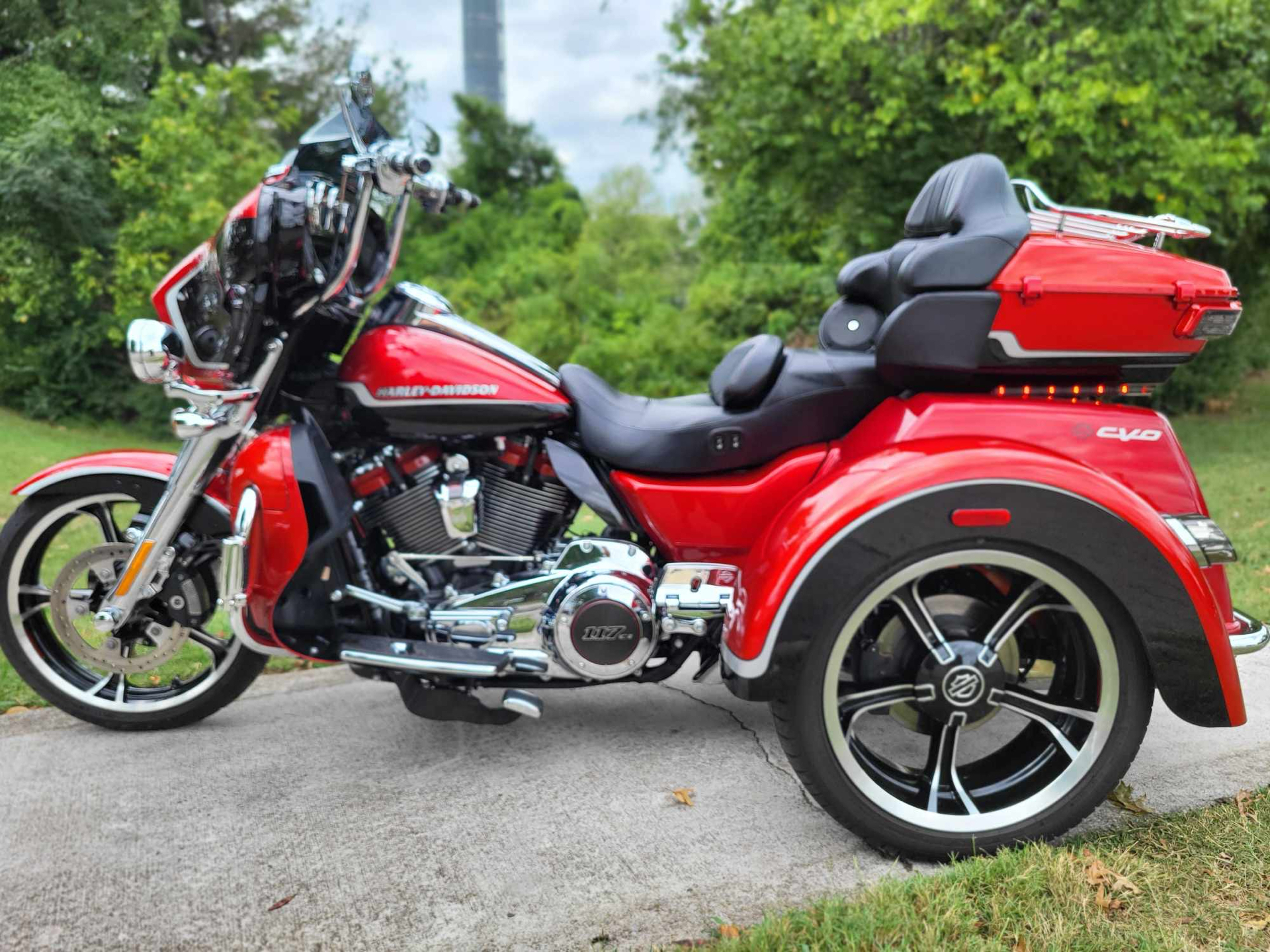 2021 Harley-Davidson CVO™ Tri Glide® in Franklin, Tennessee - Photo 9