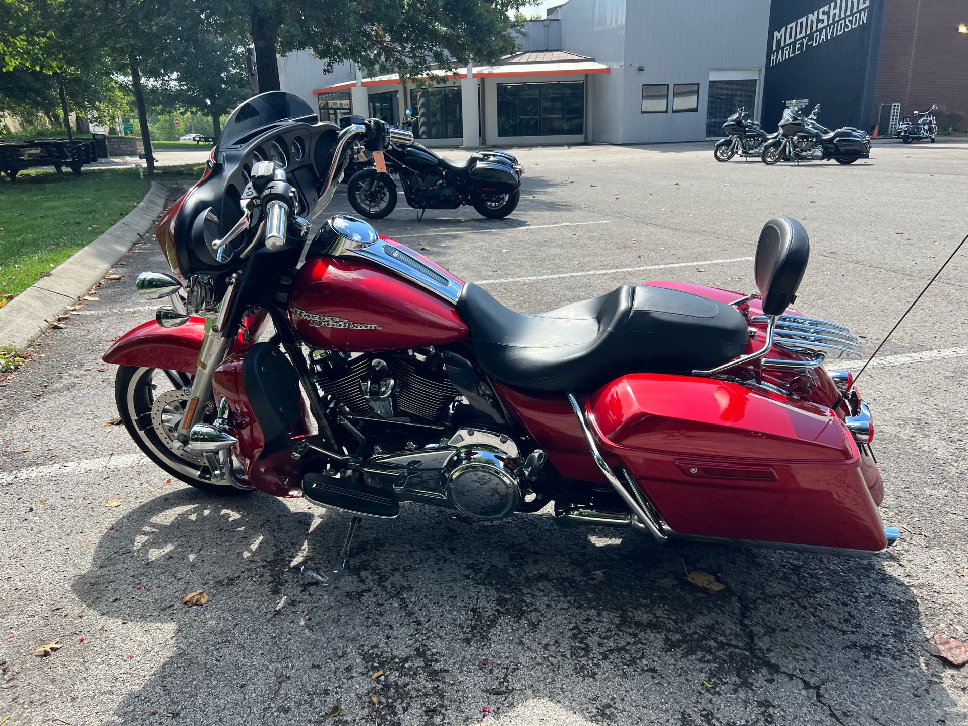 2018 Harley-Davidson Street Glide® in Franklin, Tennessee - Photo 16