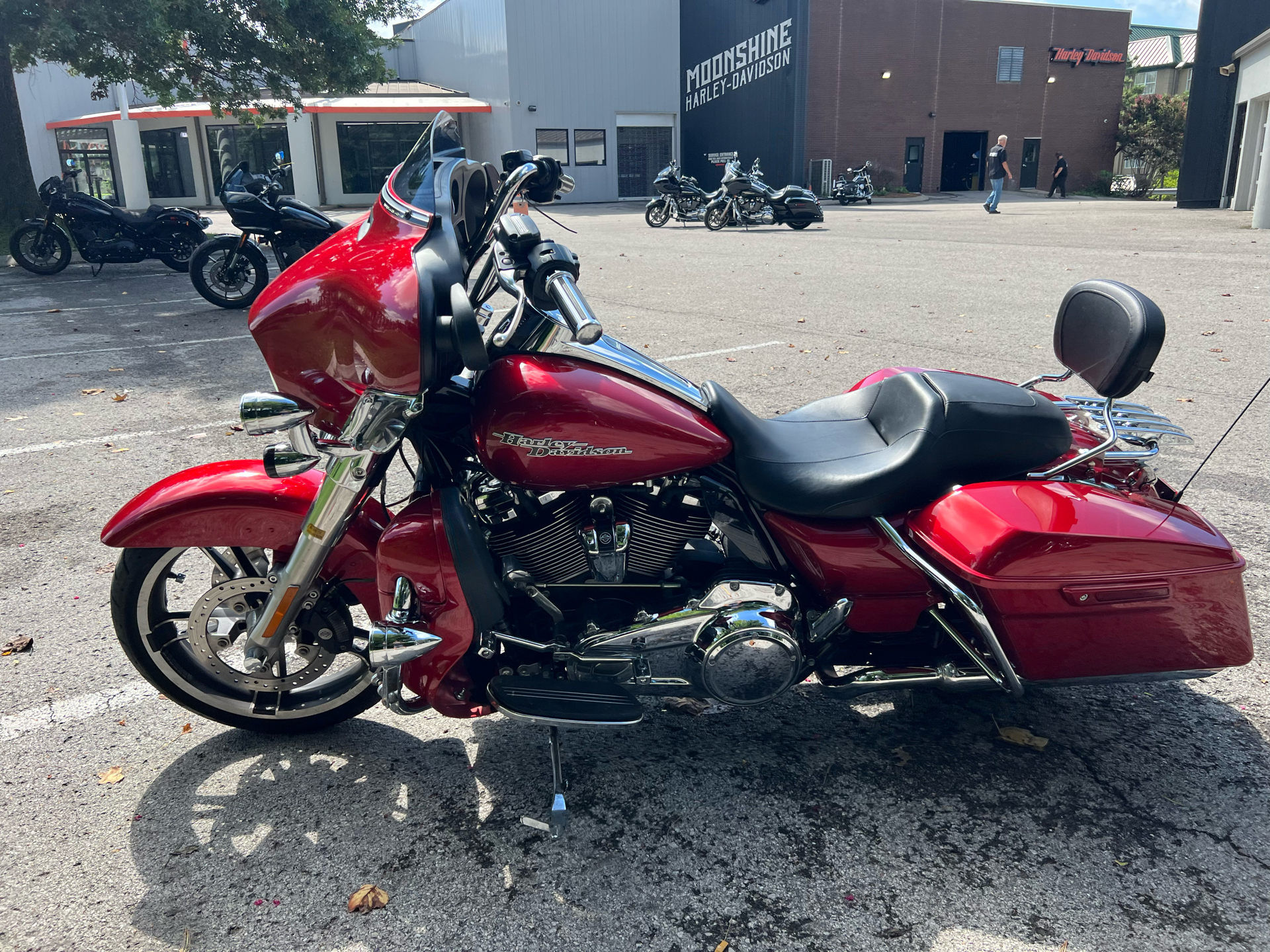 2018 Harley-Davidson Street Glide® in Franklin, Tennessee - Photo 17