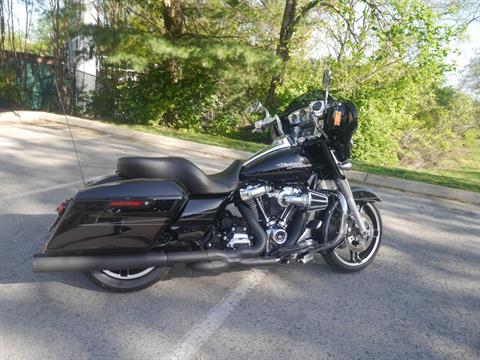 2017 Harley-Davidson Street Glide® Special in Franklin, Tennessee - Photo 11