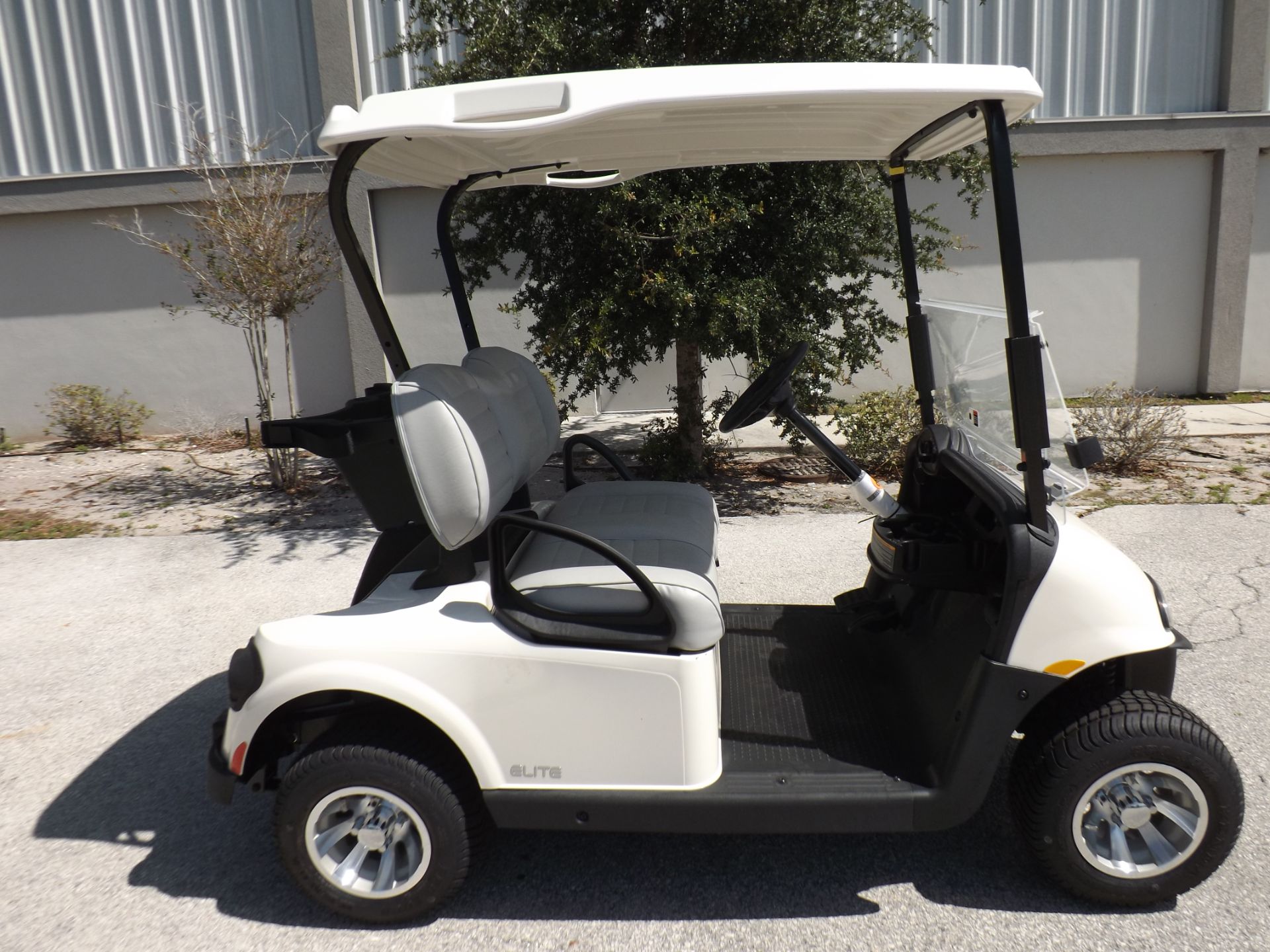 2023 E-Z-GO Freedom RXV ELiTE 2.2 Single Pack with Light World Charger in Lakeland, Florida - Photo 3