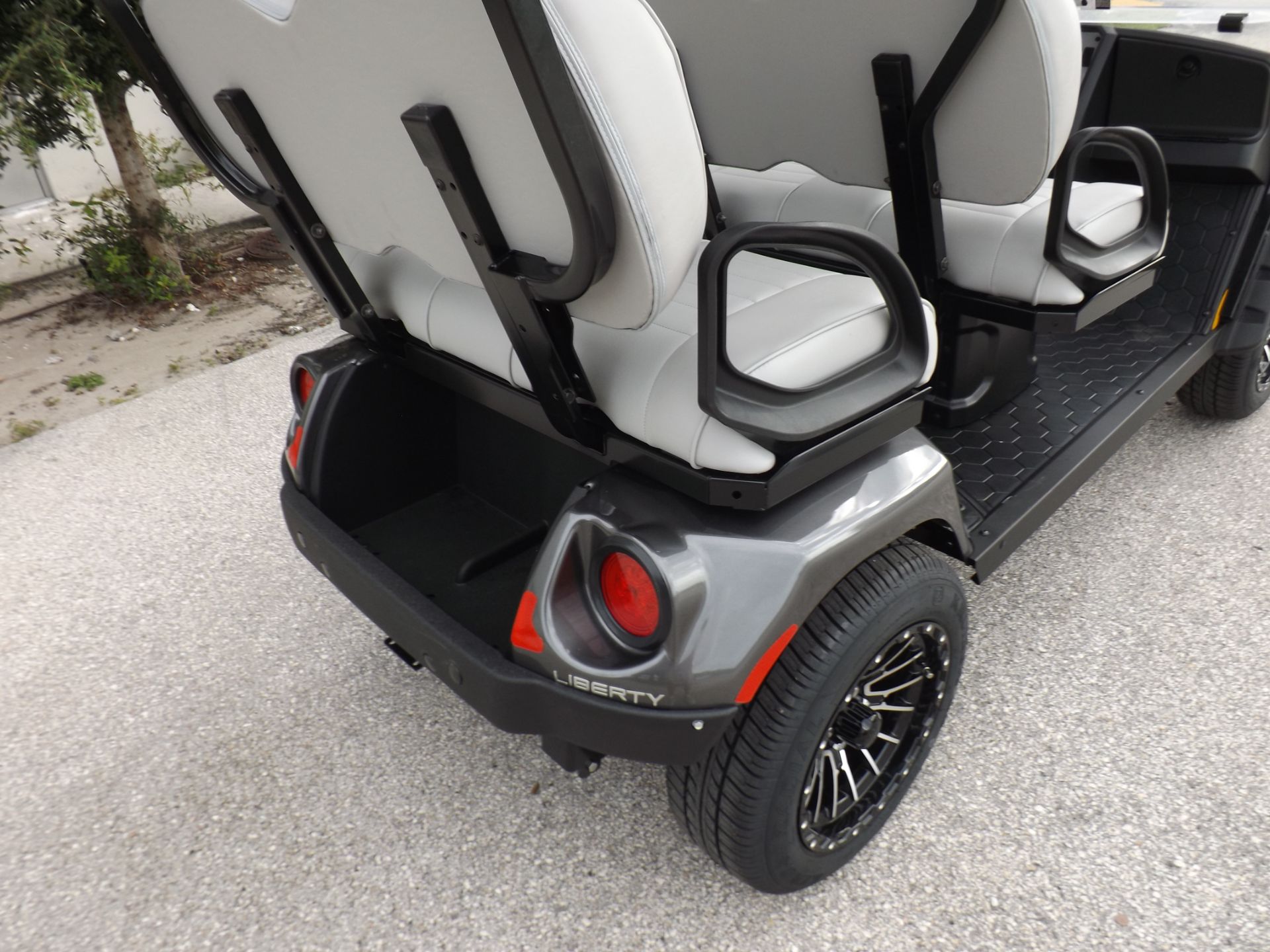 2023 E-Z-GO Liberty ELiTE 2.2 Single Pack with Light World Charger in Lakeland, Florida - Photo 15