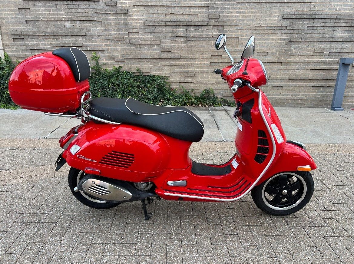 2016 Vespa GTS 300 i.e. Super ABS in Saint Louis, Missouri - Photo 1