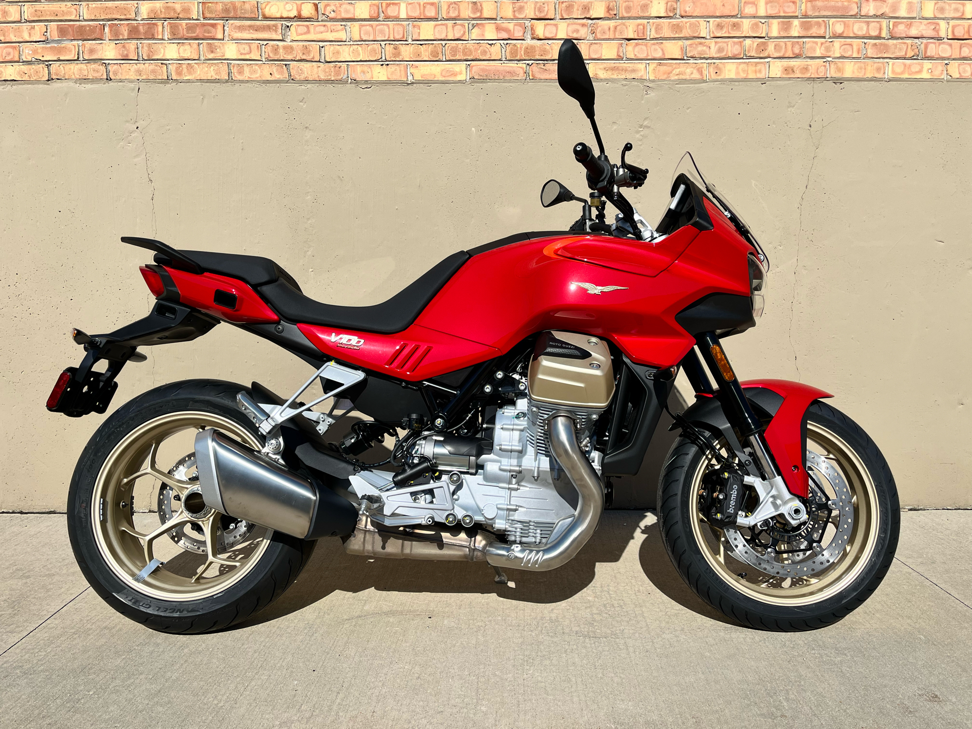 2023 Moto Guzzi V100 Mandello in Roselle, Illinois - Photo 1