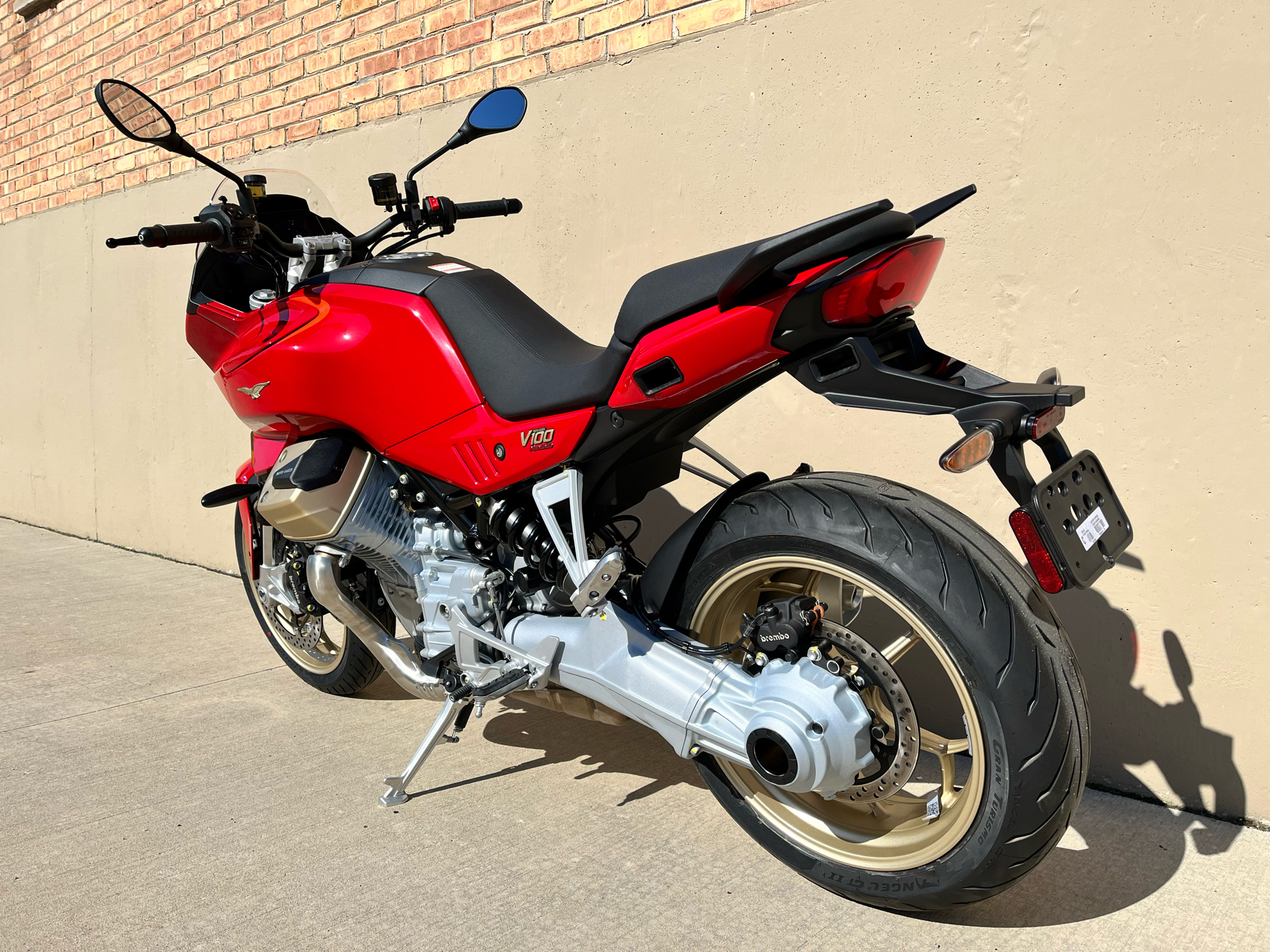 2023 Moto Guzzi V100 Mandello in Roselle, Illinois - Photo 17