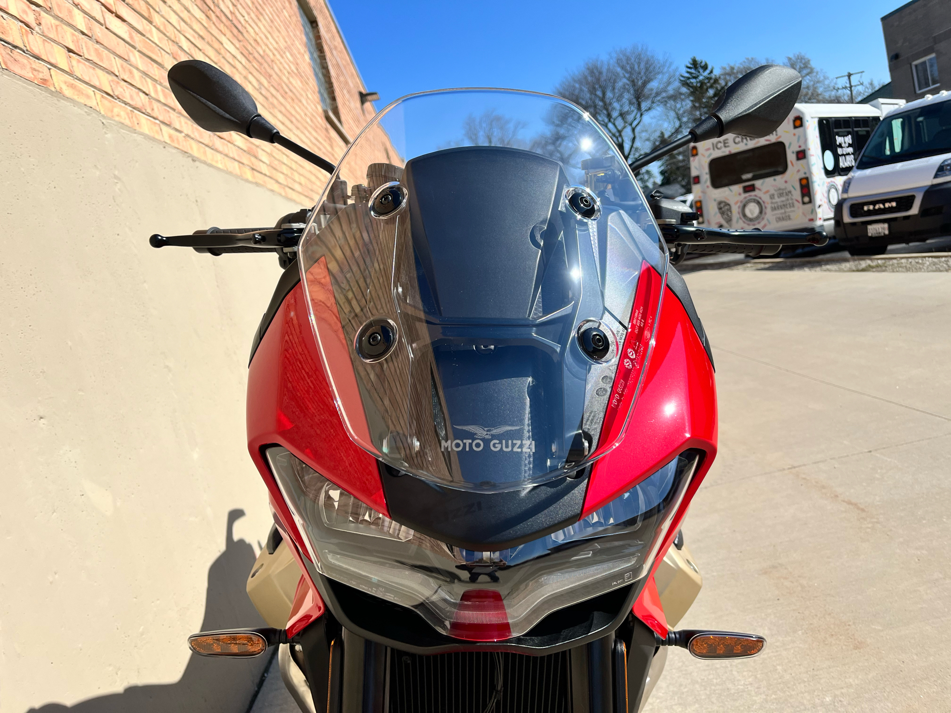 2023 Moto Guzzi V100 Mandello in Roselle, Illinois - Photo 18