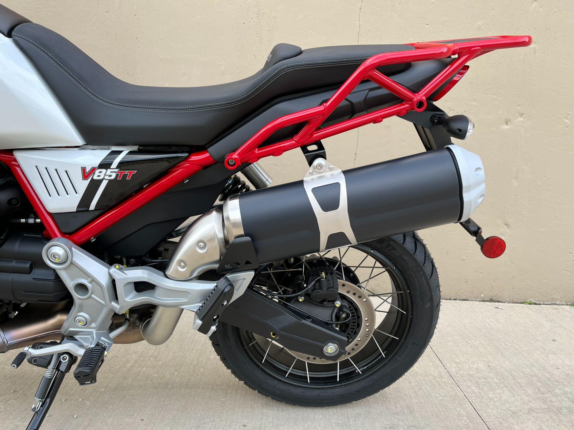 2022 Moto Guzzi V85 TT Adventure E5 in Roselle, Illinois - Photo 9