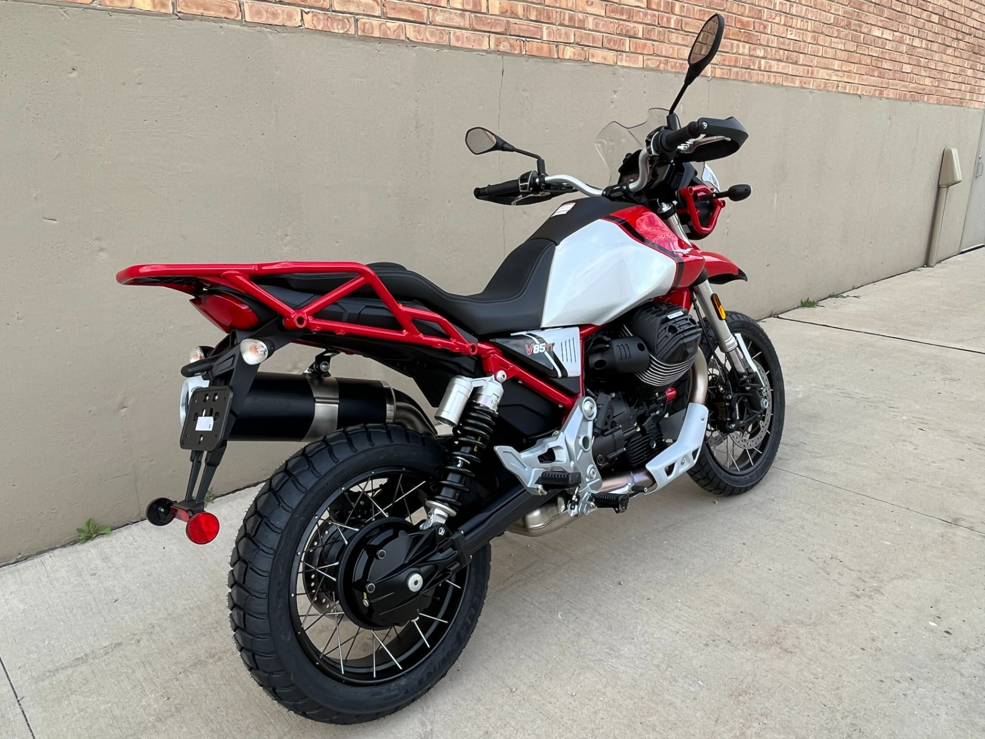 2022 Moto Guzzi V85 TT Adventure E5 in Roselle, Illinois - Photo 3