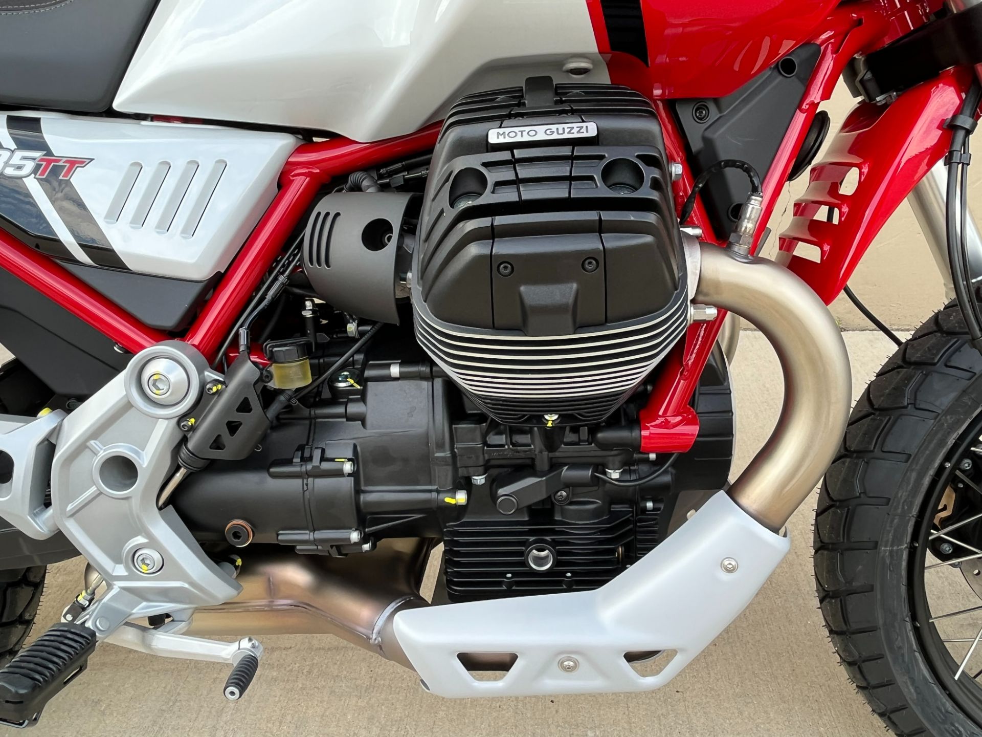 2022 Moto Guzzi V85 TT Adventure E5 in Roselle, Illinois - Photo 21