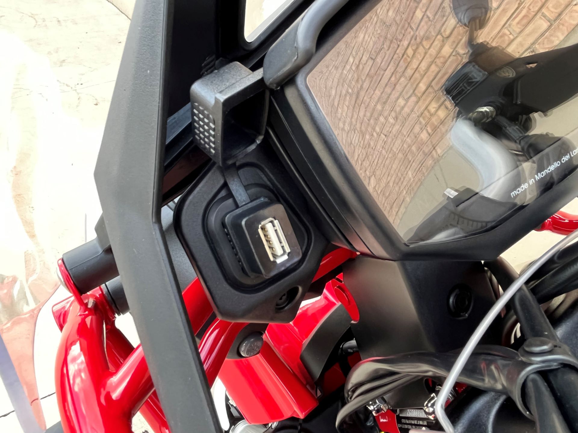 2022 Moto Guzzi V85 TT Adventure E5 in Roselle, Illinois - Photo 7