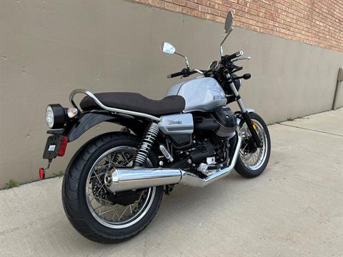2022 Moto Guzzi V7 Special E5 in Roselle, Illinois - Photo 3